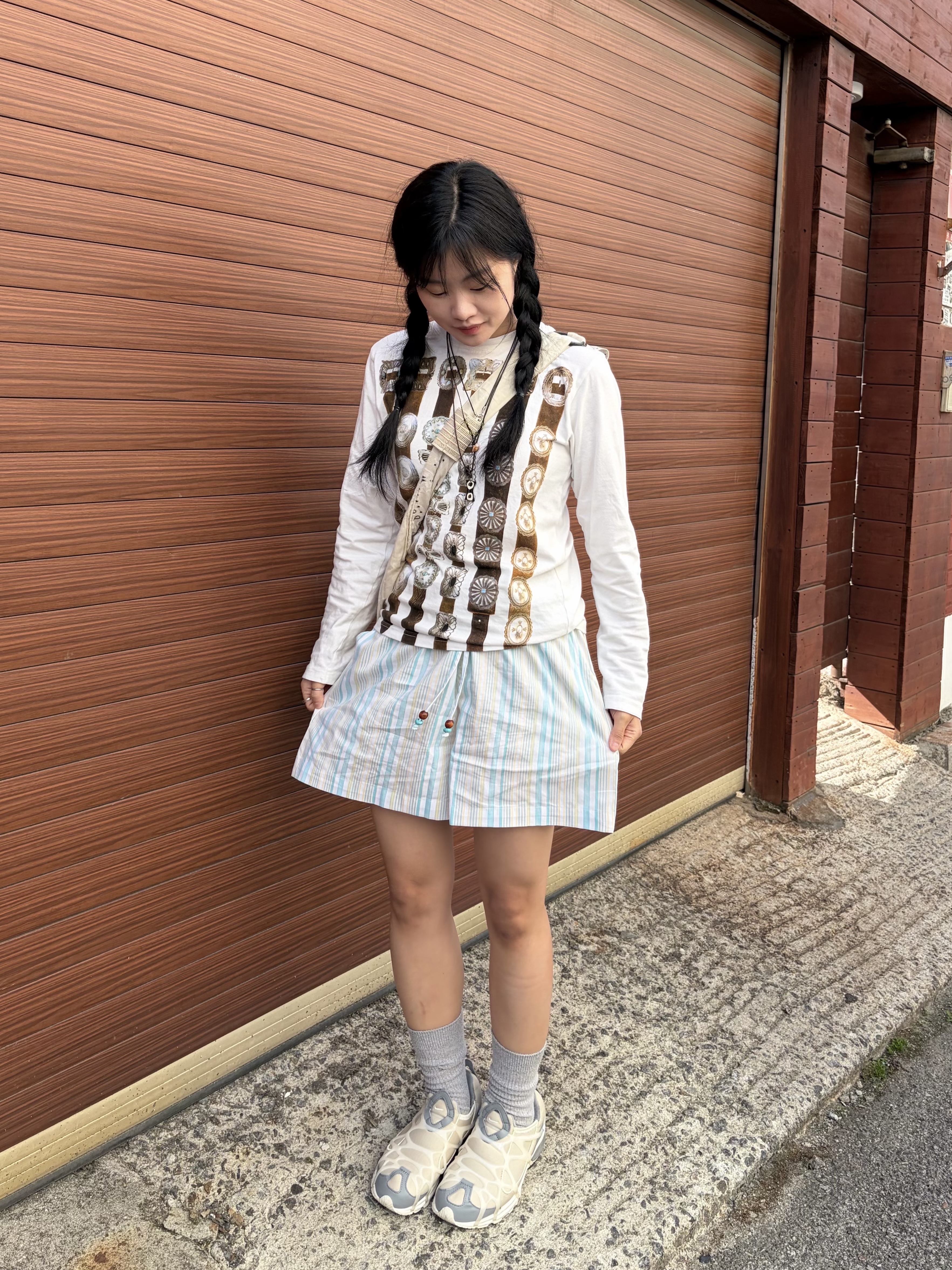 Kapital Gauze Bandana Beach Snuffkin Bag White, Nike Air Kukini Rattan and Particle Grey 착용 스타일