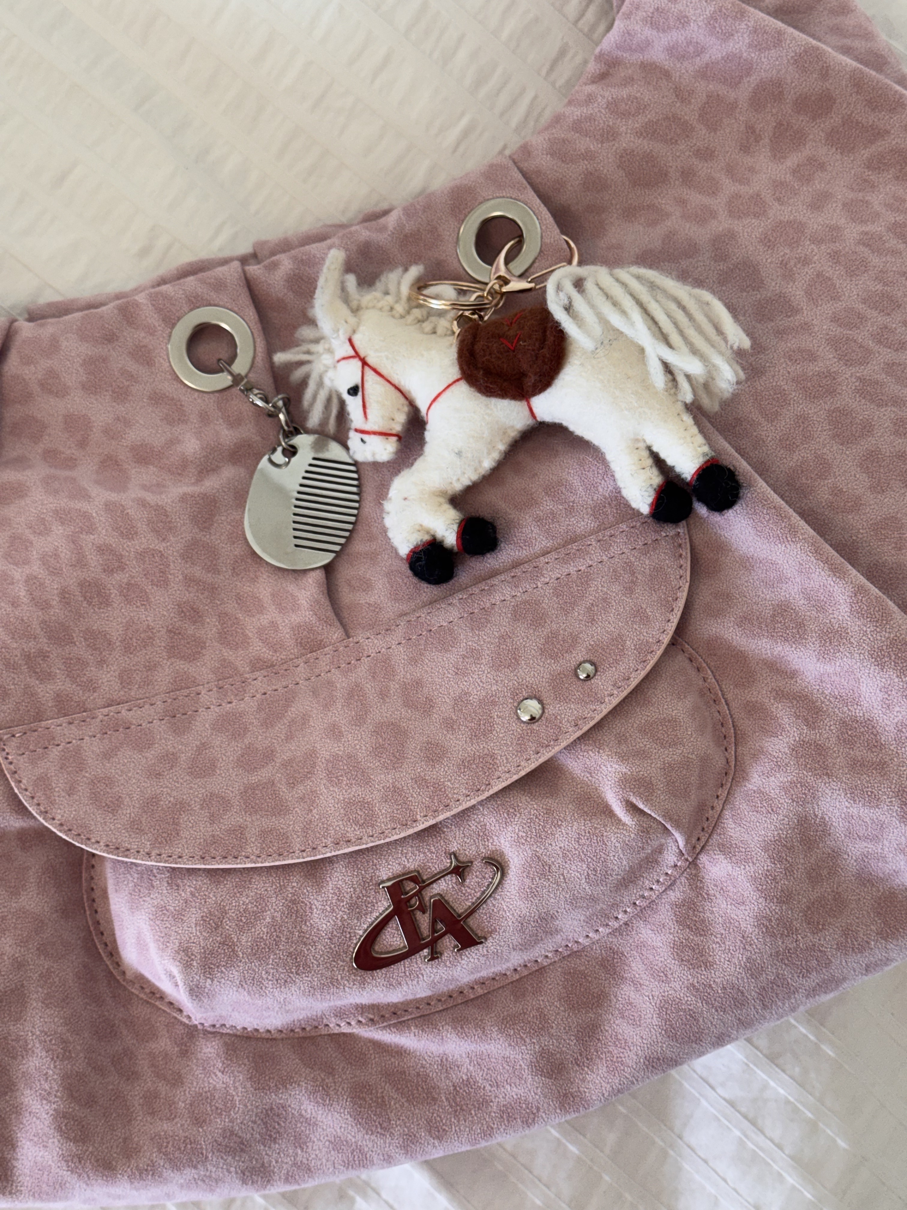 For Appeal Carry All Large Hobo Bag Leopard Pink 착용 스타일