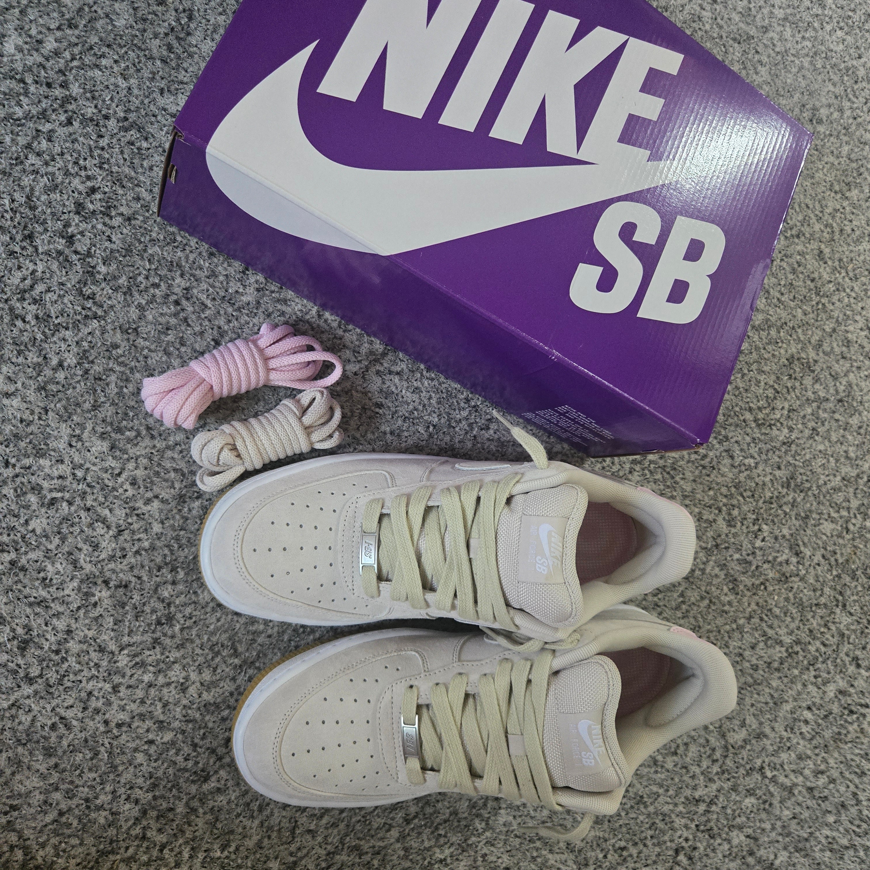 Nike SB Air Force 1 Low Light Orewood Brown and Pink Foam 착용 스타일 - 3