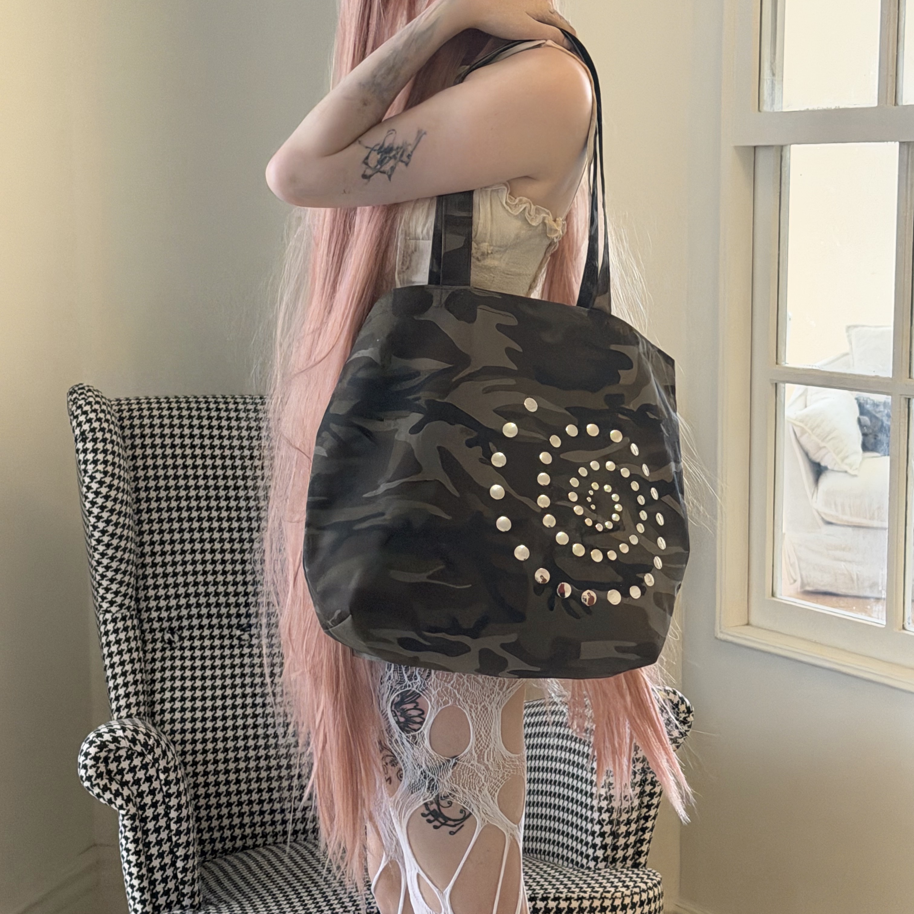 For Appeal Spiral Eco Bag Camo 착용 스타일