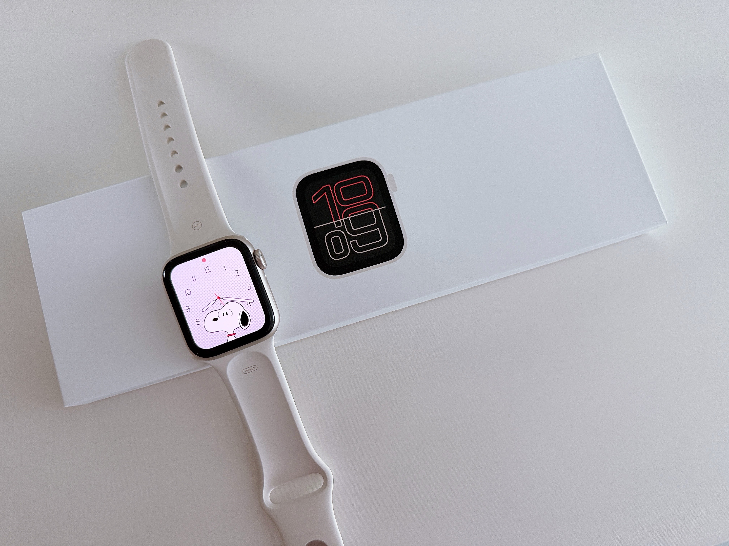 Apple Watch Series SE 3rd 40mm GPS Starlight Aluminum Case with Sport Band S/M Starlight (Korean Ver.) 착용 스타일 - 1