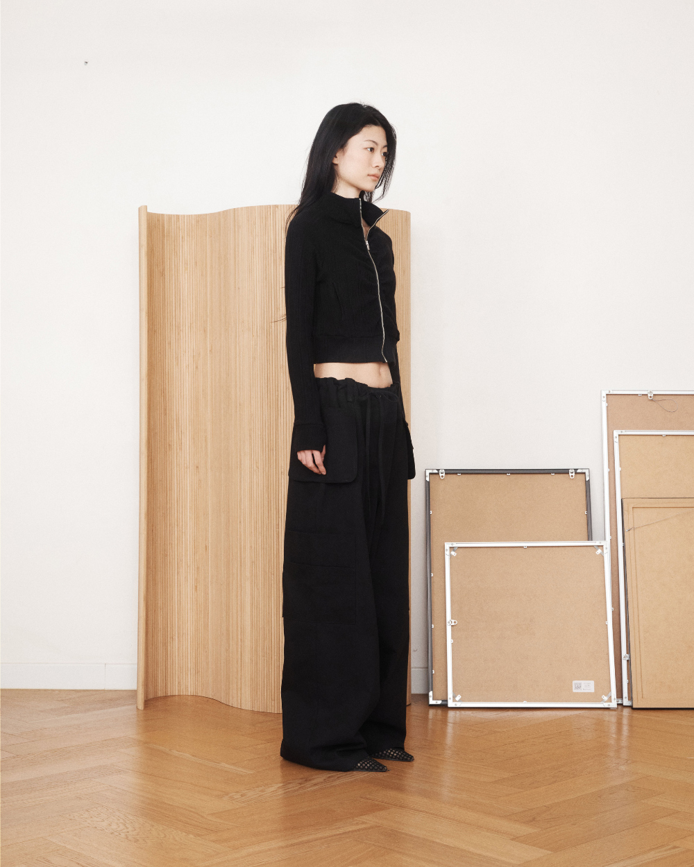 미와이후 셔링 크롭 립 집업 블랙(Miyhoo Sirring Crop Rib Zip-Up Black) - 4