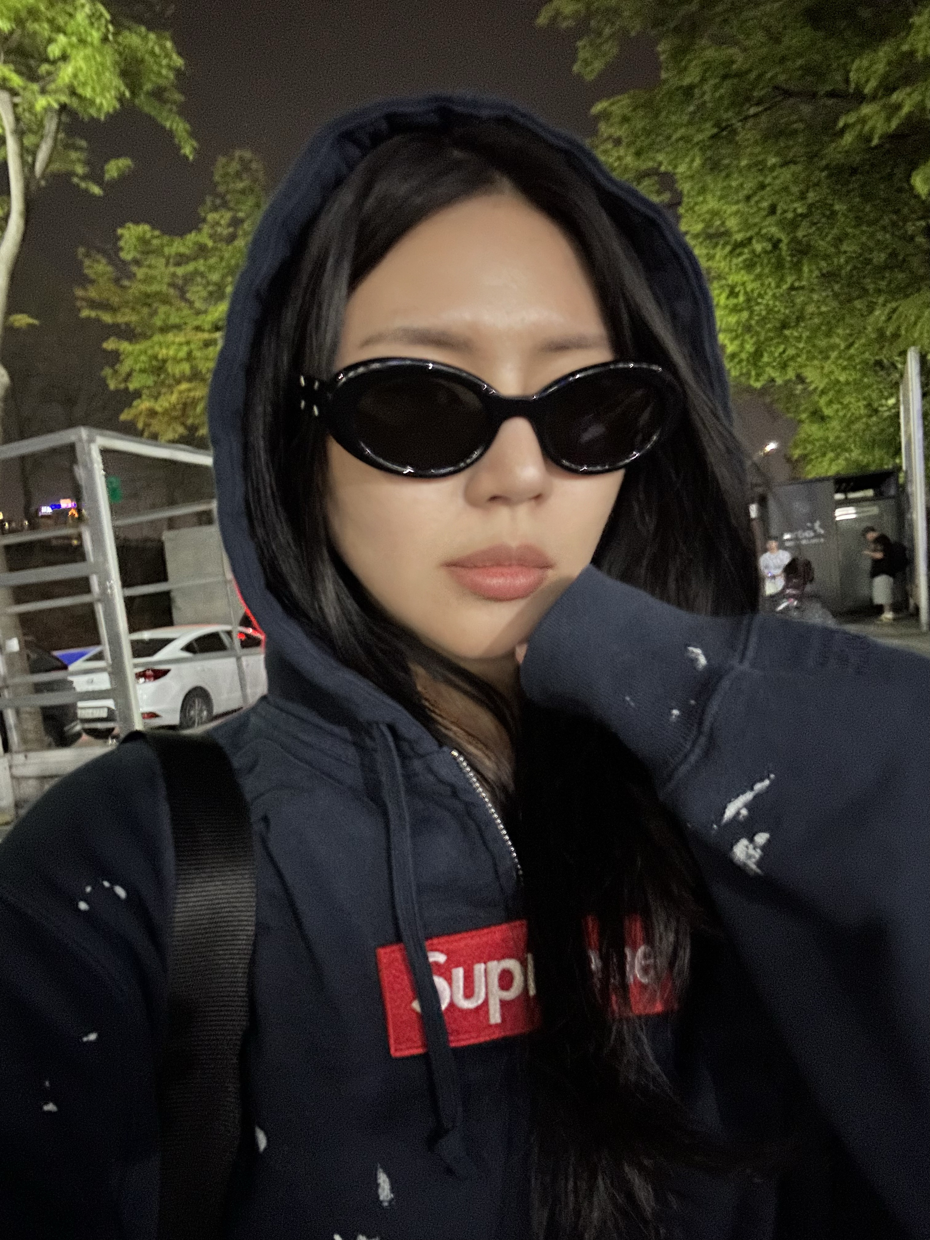 Gentle Monster x Maison Margiela MM107 Black Black, Supreme x MM6 Maison Margiela Box Logo Zip Up Hooded Sweatshirt Navy - 26SS 착용 스타일 - 3