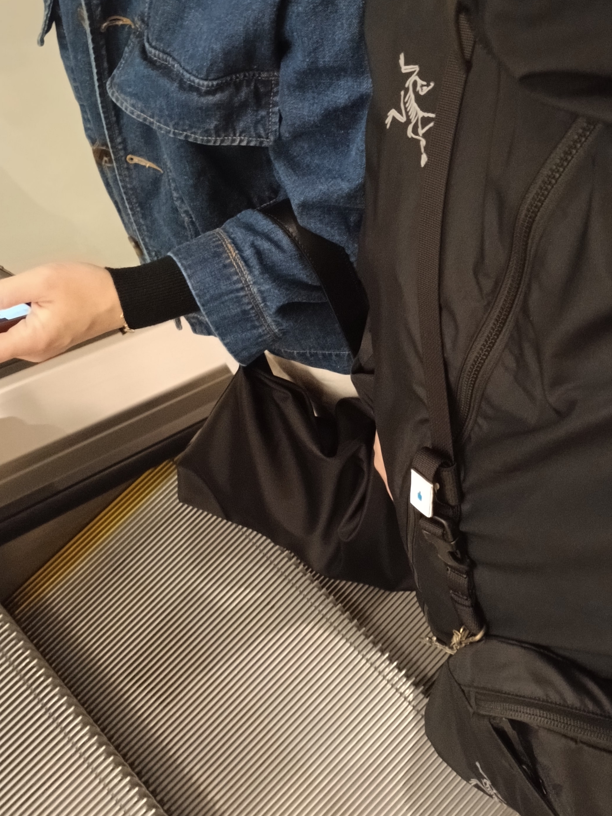 [6% 적립] LeMouton Mate Black, Arc'teryx Heliad 6 Crossbody Bag Black 착용 스타일 - 6