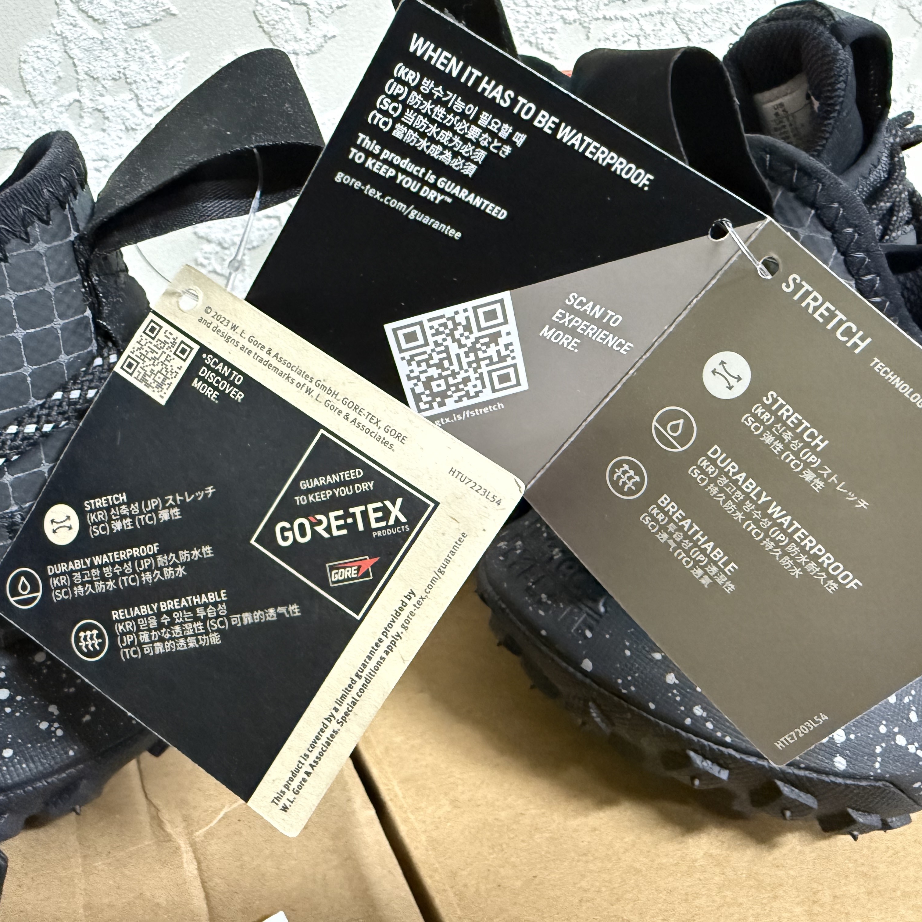 Nike ACG Mountain Fly Low Gore-Tex SE Dark Smoke Grey 착용 스타일 - 5
