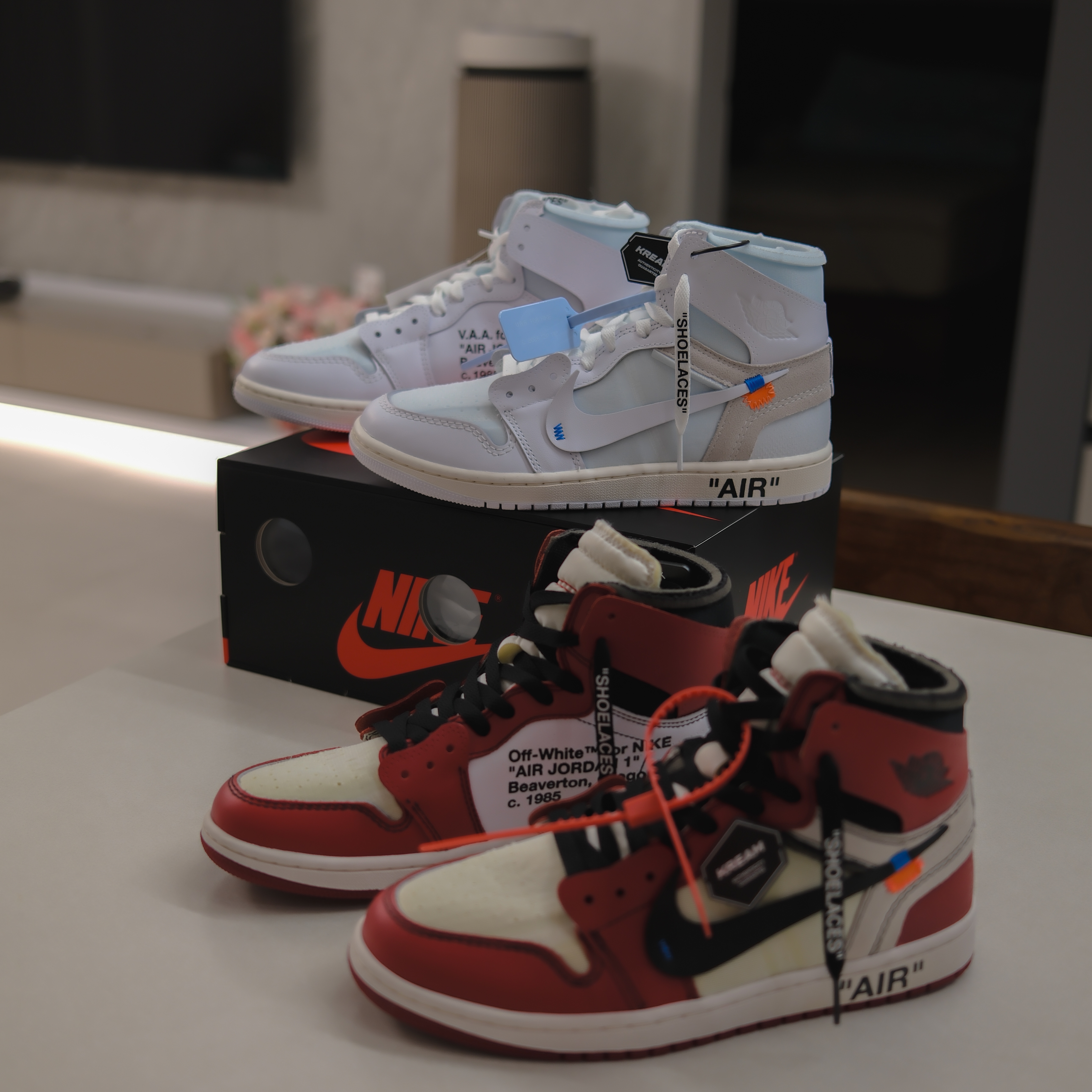 Jordan 1 x Virgil Abloh Archive Retro High Alaska White, Jordan 1 x Off-White Retro High Chicago The Ten 착용 스타일 - 3