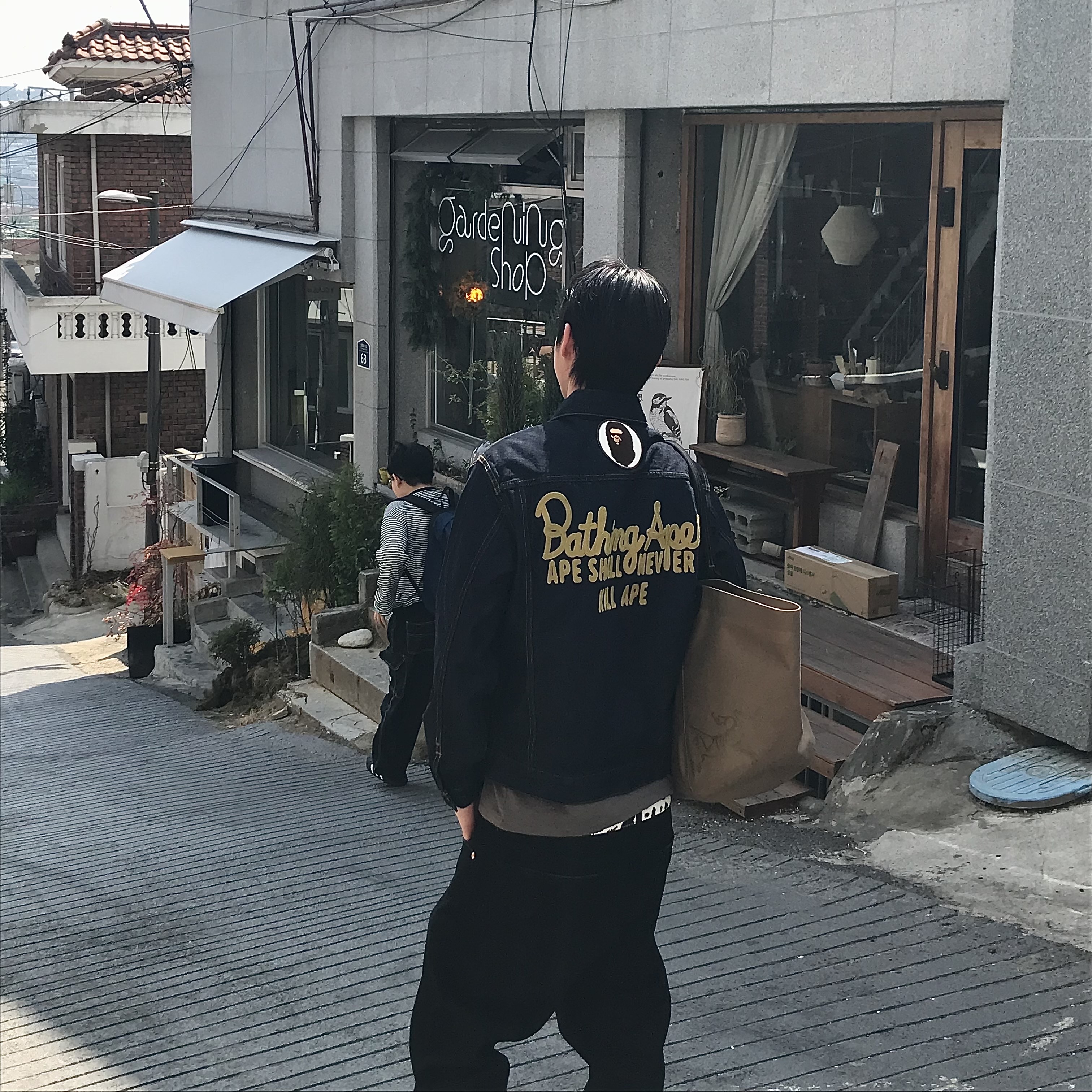 BAPE Champion Denim Jacket Indigo, Arc'teryx Carrier 45 Gear Tote Canvas 착용 스타일