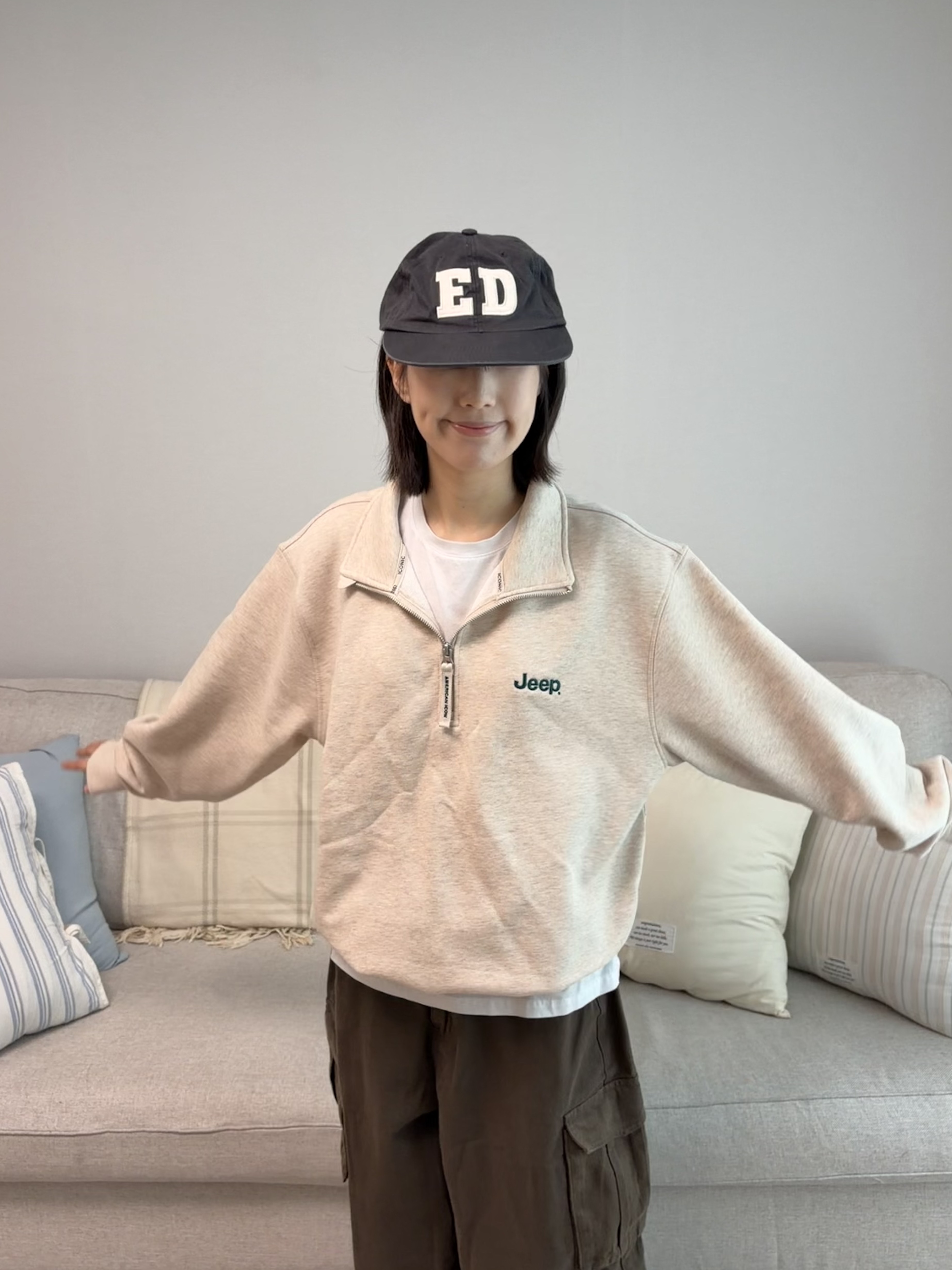Covernat C Logo Half Zip-Up Sweatshirt Ivory, VIS A VIS Cotton Nylon Cargo Pants Khaki 착용 스타일 - 1