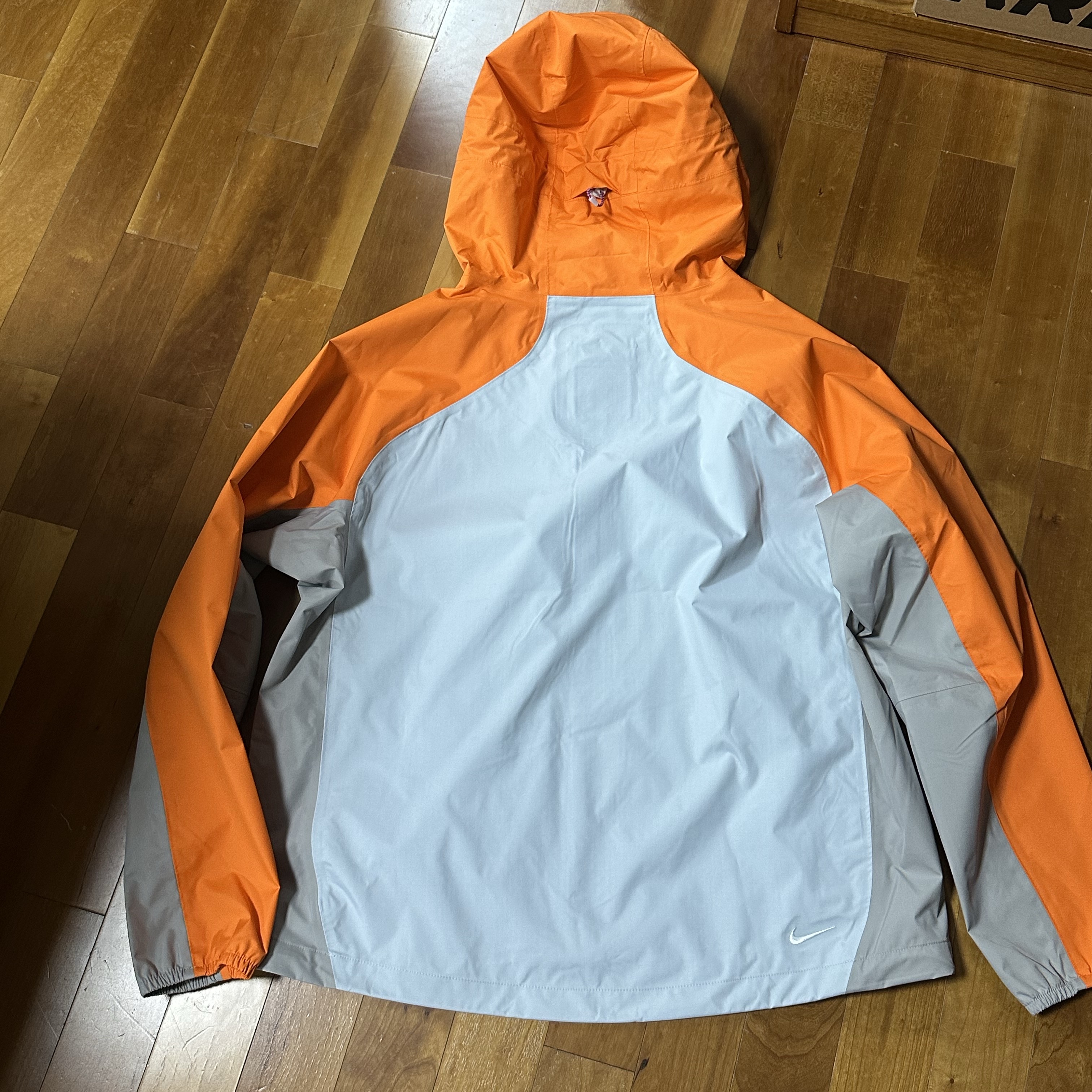 (W) Nike ACG Phantazma Storm-Fit ADV Jacket Safety Orange Grey Fog - Asia 착용 스타일