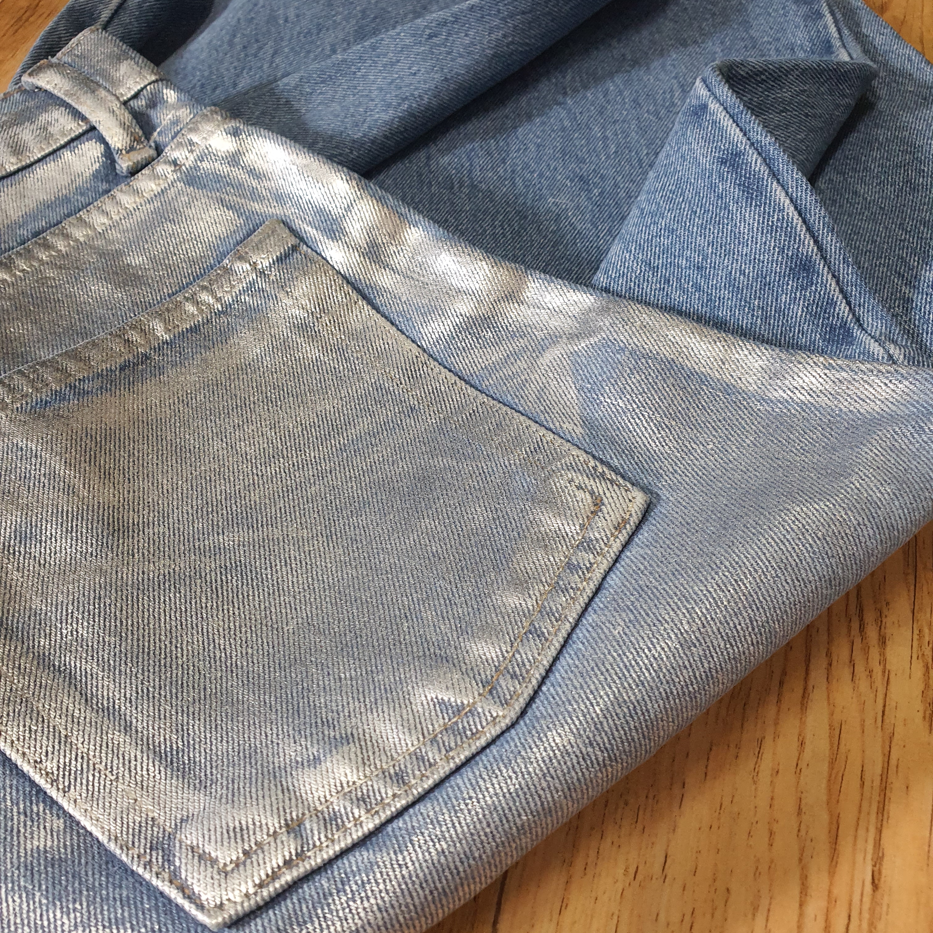 Zara Metallic Straight Jeans Mid Blue, Nike x Palace Air Max 95 Metallic Silver Aluminum 착용 스타일