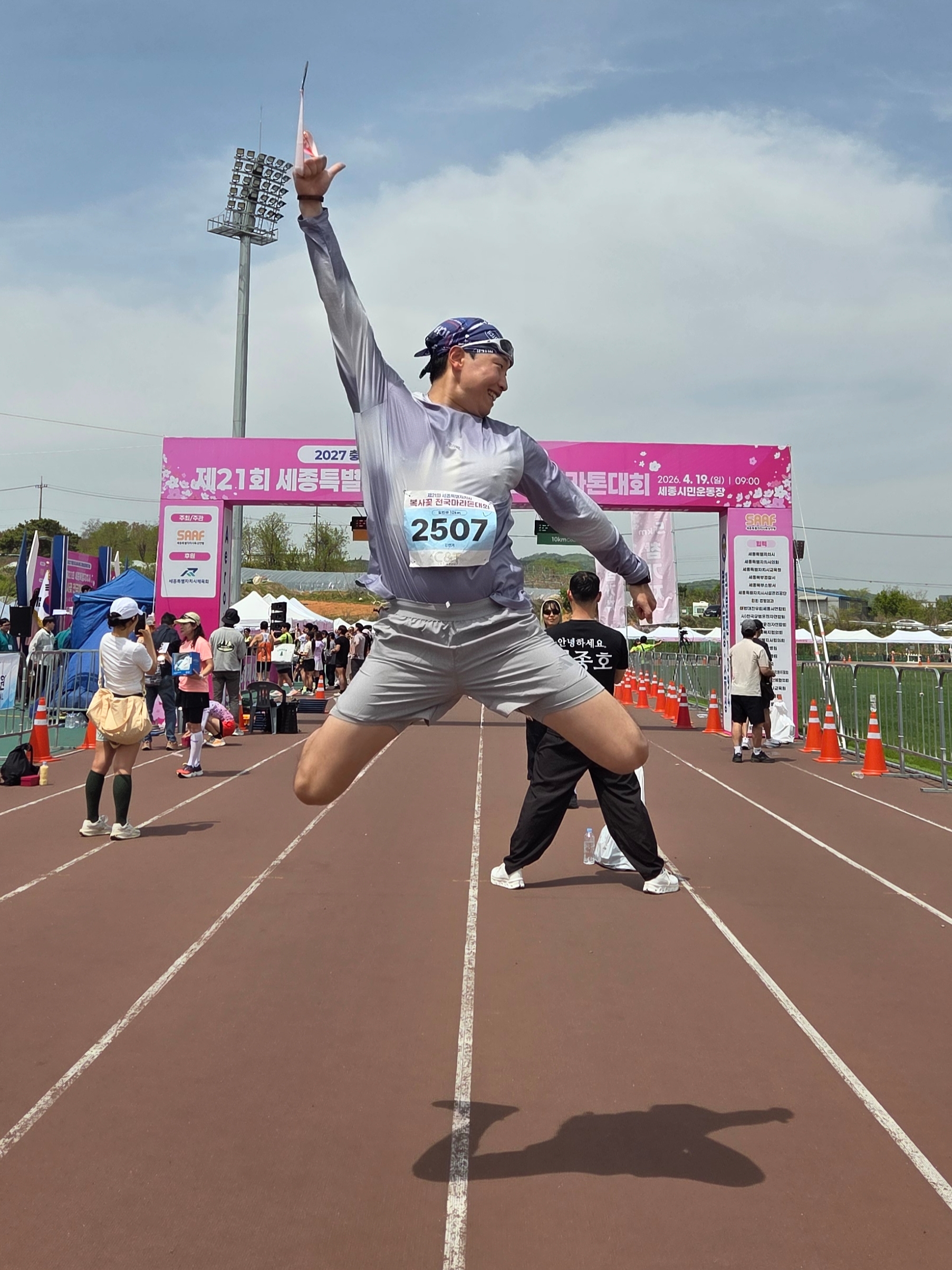 Hoka Rocket X 3 Alabaster Frost, [KREAM 단독] runwhither Race Long Sleeve Sky Blue 착용 스타일 - 6