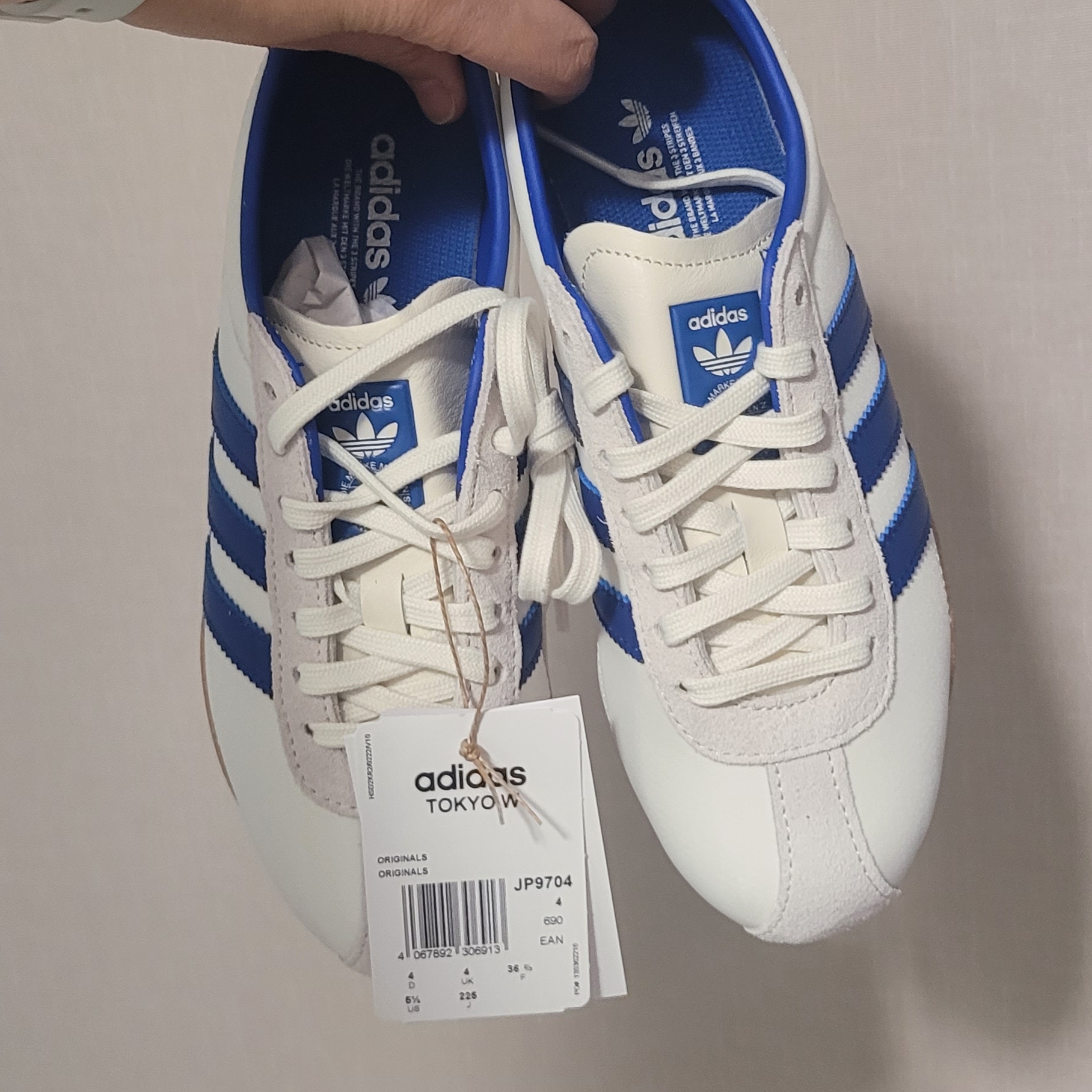 (W) Adidas Tokyo Off White Royal Blue 착용 스타일 - 1