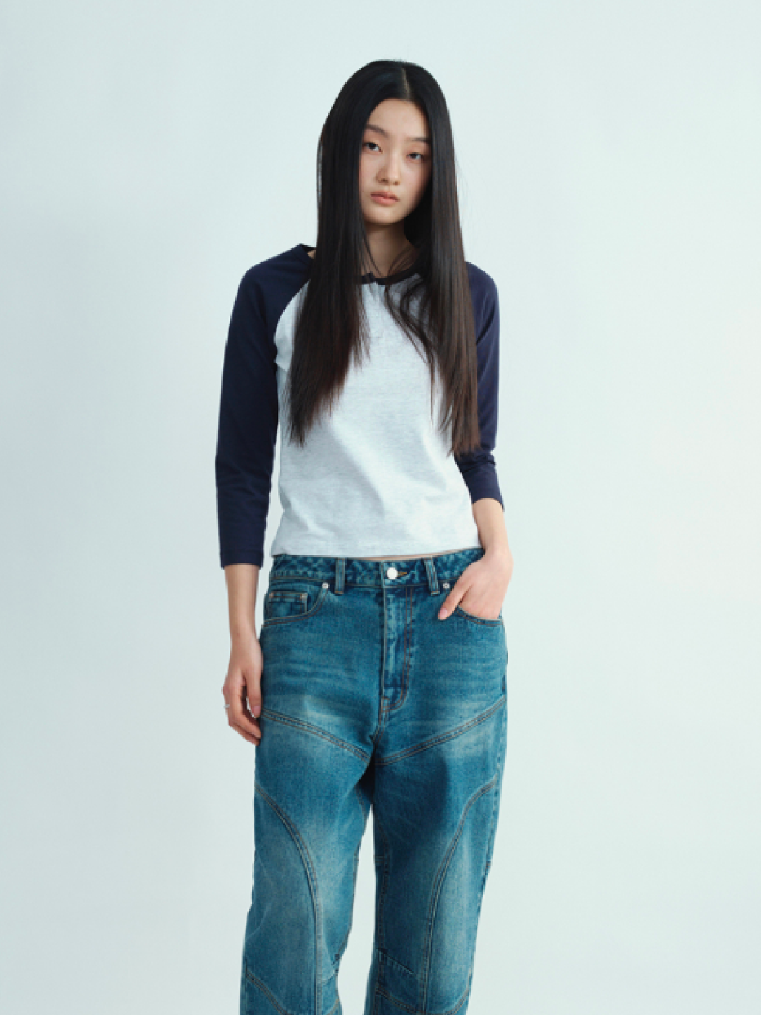 MILLO WOMEN Button Damage Knit Top Ecru, MILLO WOMEN Vintage Pendant T-Shirts Ivory 착용 스타일 - 2