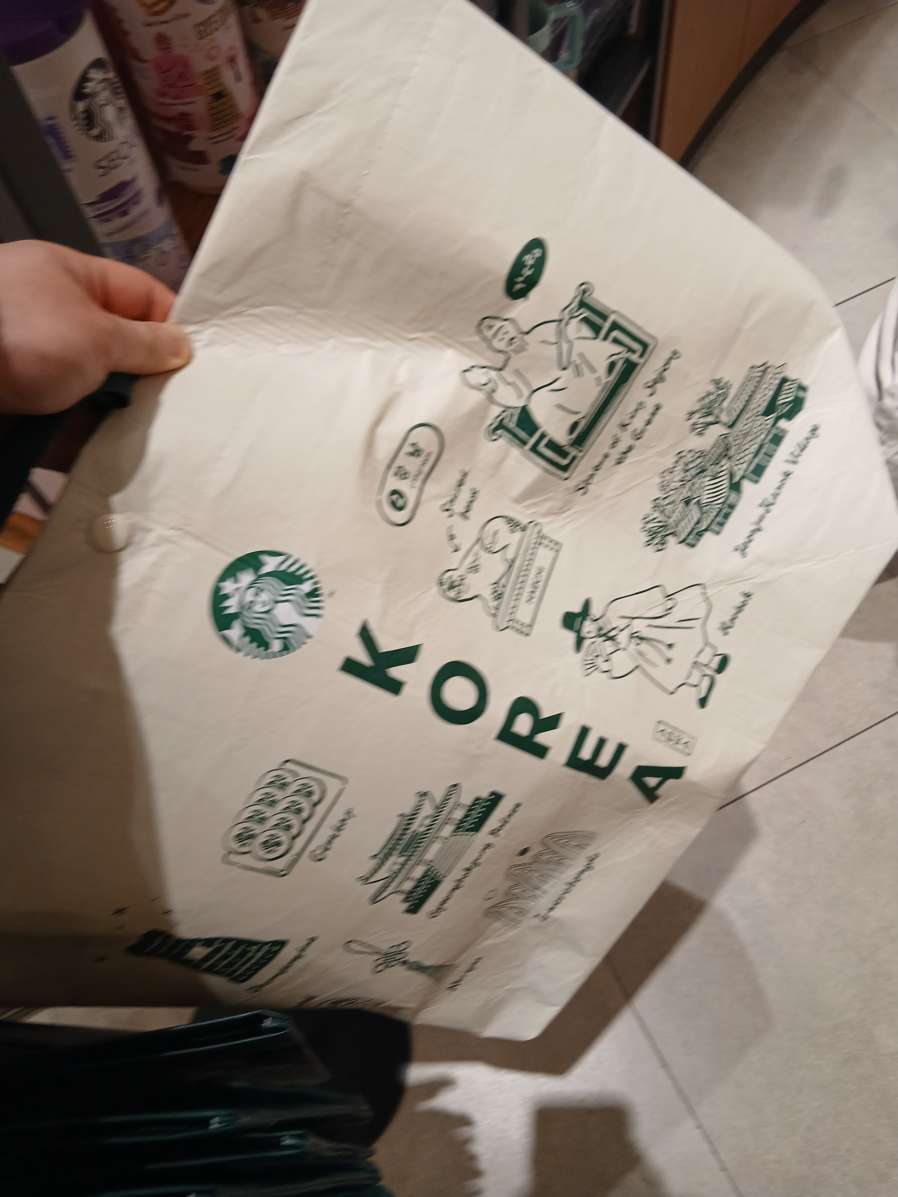 Starbucks Annyeong Jeju Bearista Keychain, Starbucks Annyeong Gangwon Bearista Keychain 착용 스타일 - 4