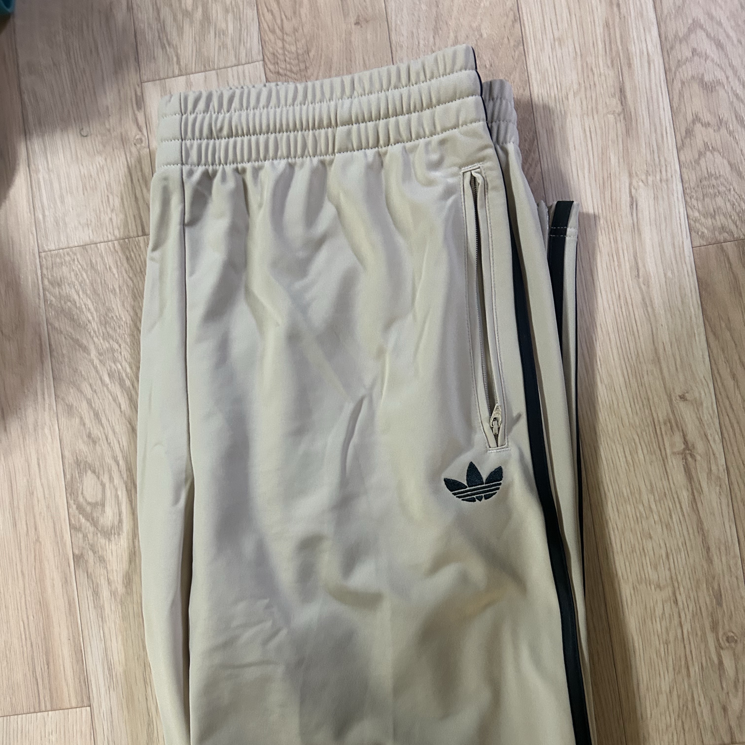 Adidas Firebird Track Pants Stone Khaki - KR Sizing 착용 스타일