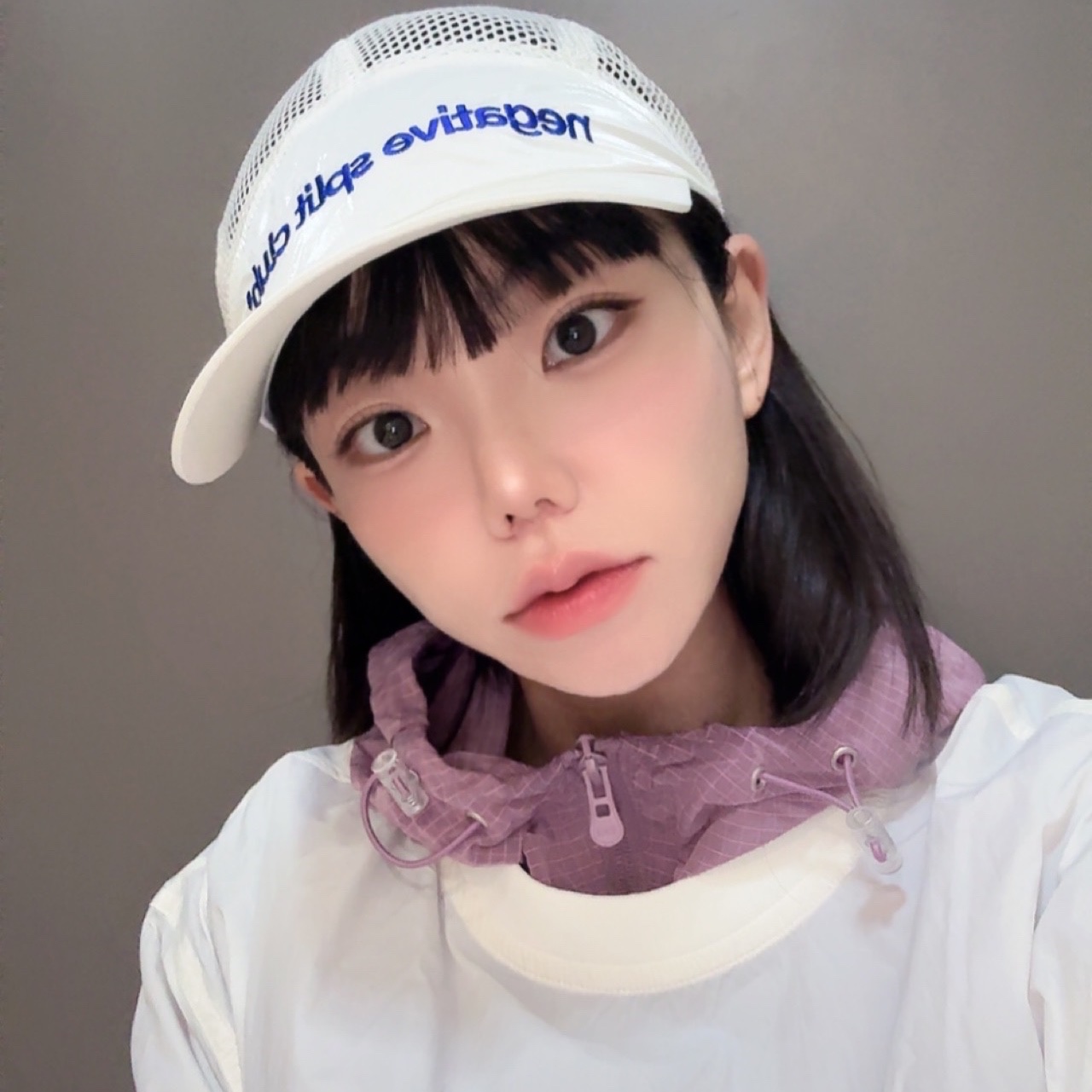 [KREAM 단독] runwhither Windbreaker MTM White, [KREAM 단독] runwhither Windbreaker Jacket V2 Purple 착용 스타일 - 2