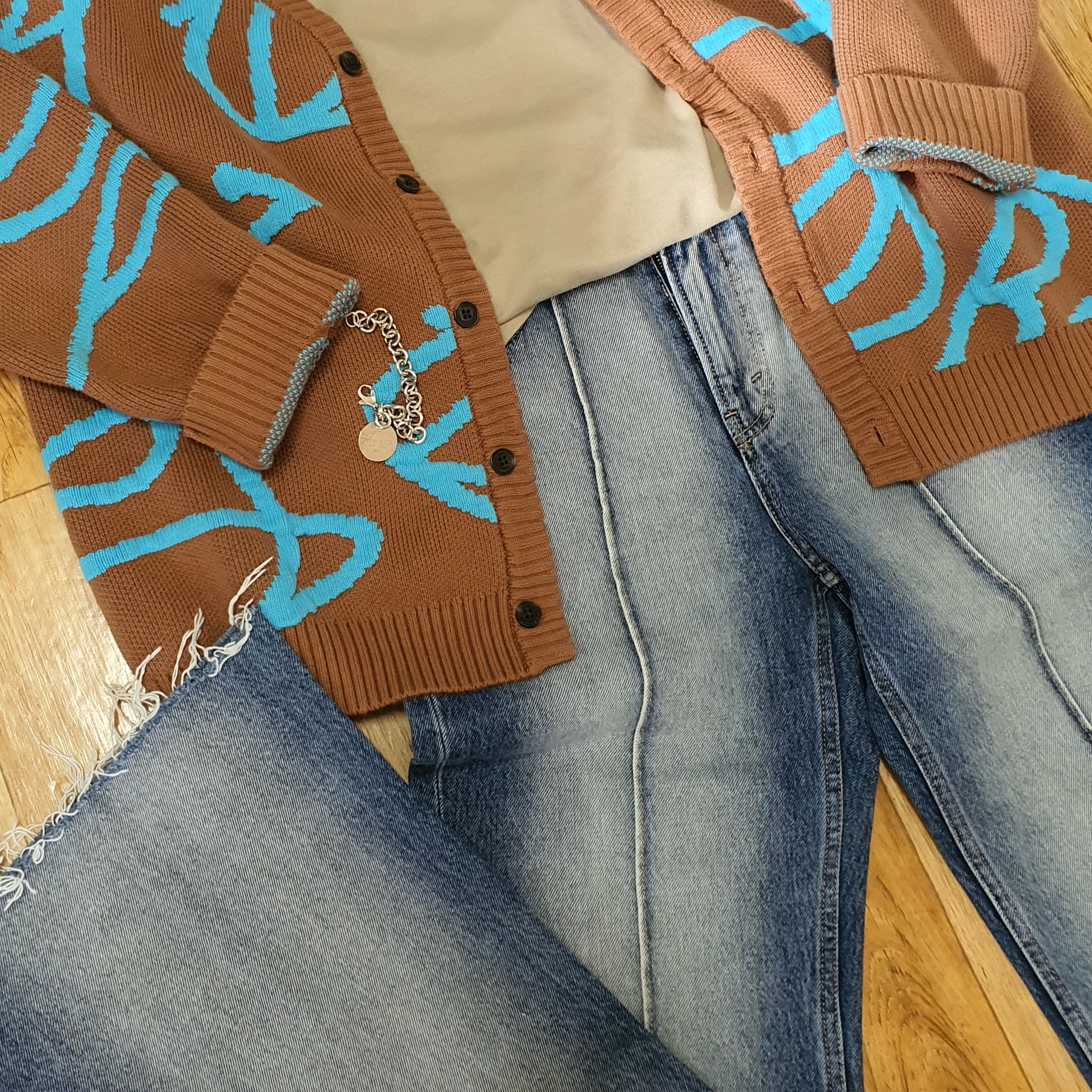 Zara Flared Fit Jeans Light Blue, Zara x Andersson Bell Striped Jacquard Cardigan Sand 착용 스타일