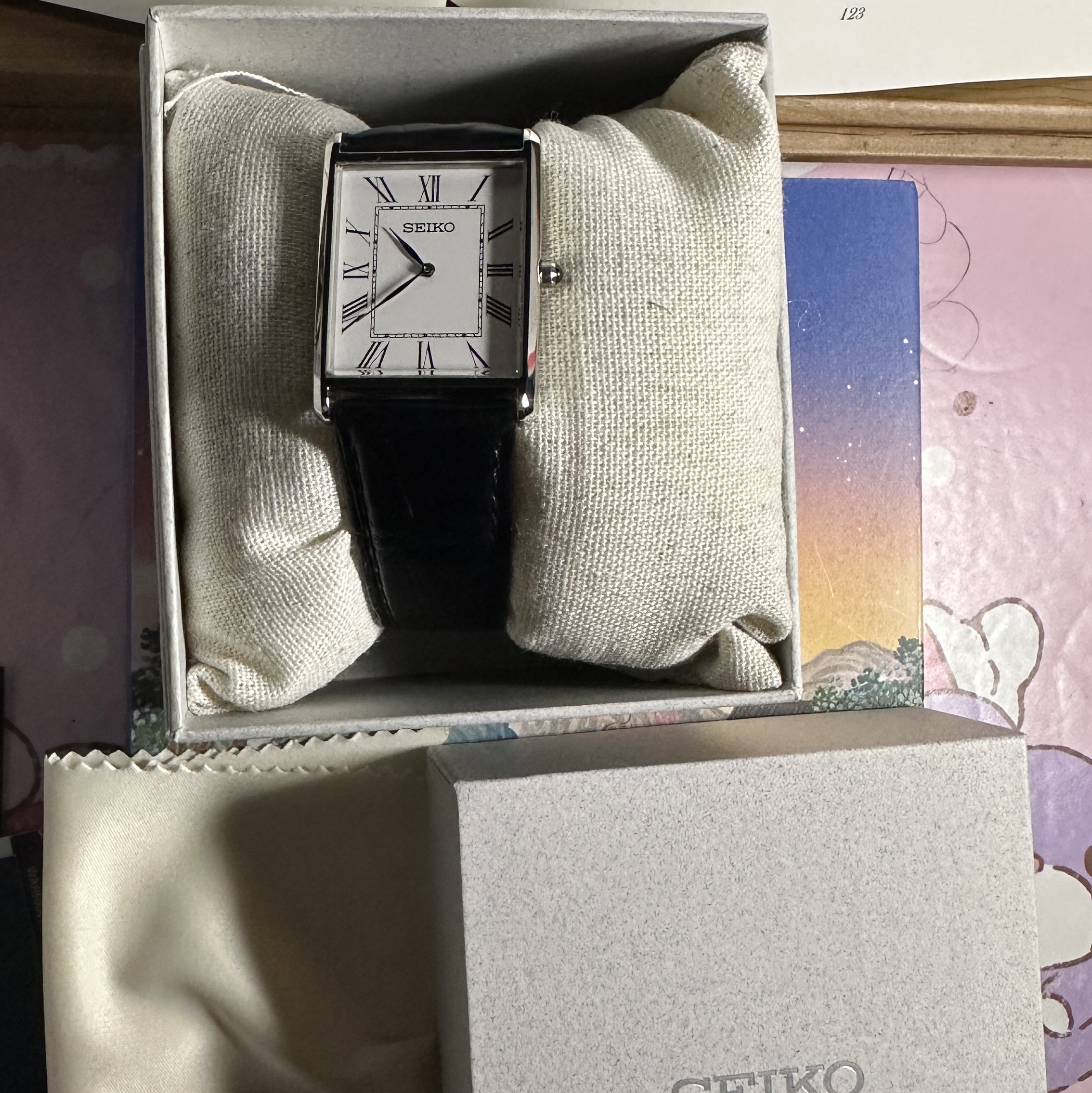Seiko SWR049P1 28.4mm Black 착용 스타일 - 3