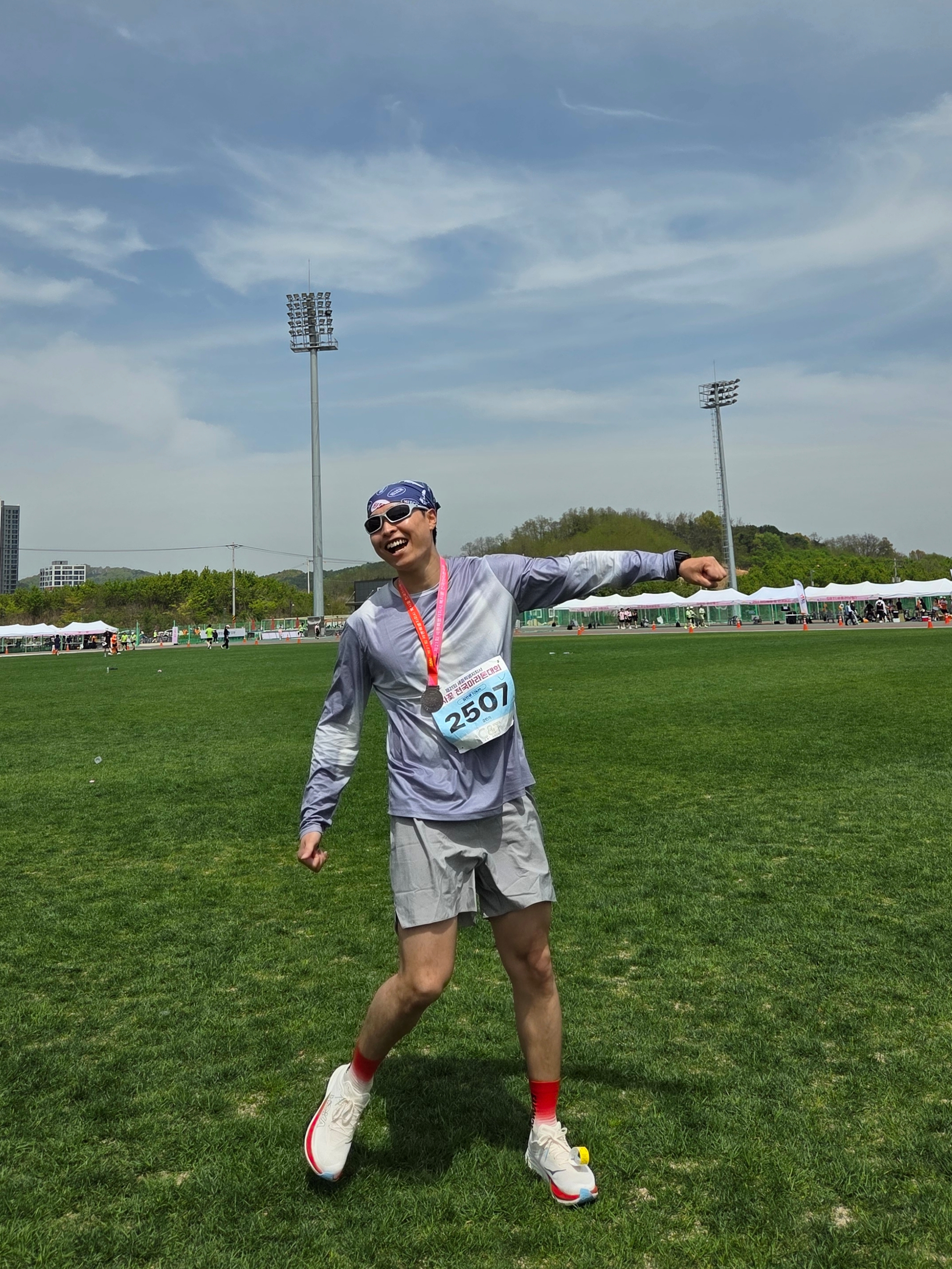 Hoka Rocket X 3 Alabaster Frost, [KREAM 단독] runwhither Race Long Sleeve Sky Blue 착용 스타일 - 9