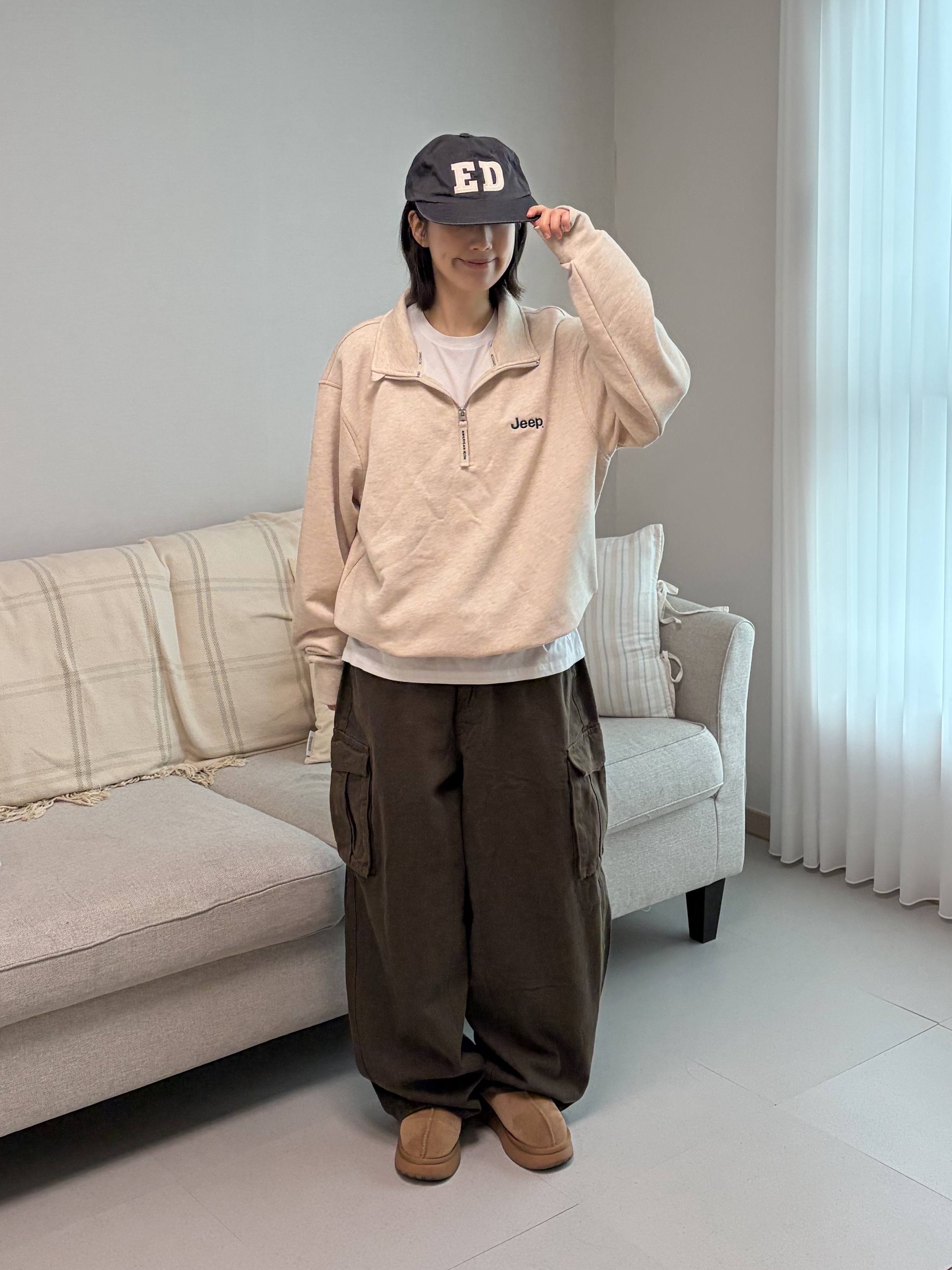 Covernat C Logo Half Zip-Up Sweatshirt Ivory, VIS A VIS Cotton Nylon Cargo Pants Khaki 착용 스타일 - 2