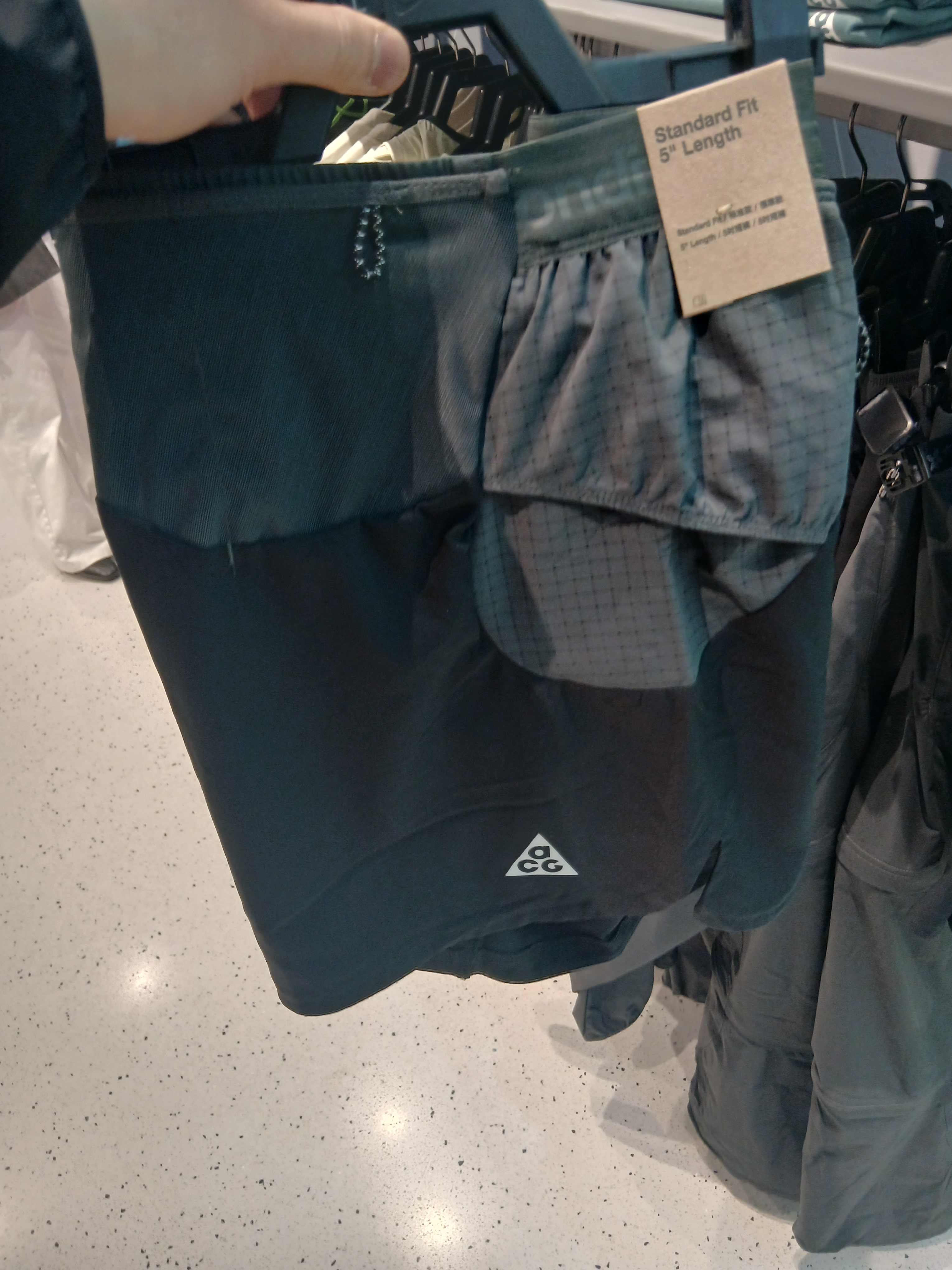 Nike ACG Five Towers UV Protection Jacket Anthracite Summit White - Asia, Nike ACG Second Sunrise Dri-Fit ADV 5 Inch Brief Lined Shorts Black Anthracite - Asia 착용 스타일 - 3