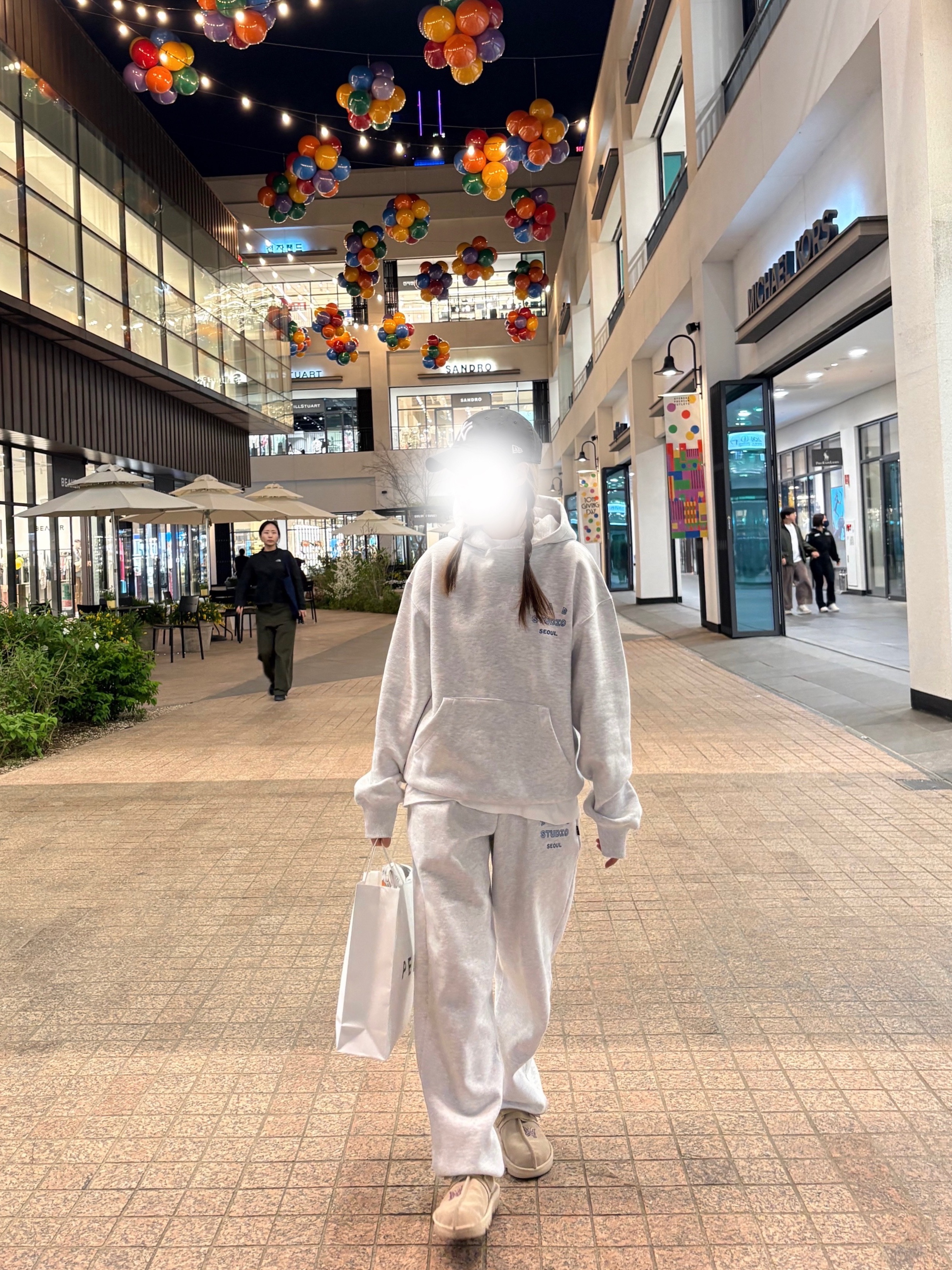 IAB Studio Seoul Hoodie Light Gray, IAB Studio Seoul Sweatpants Light Gray 착용 스타일 - 2