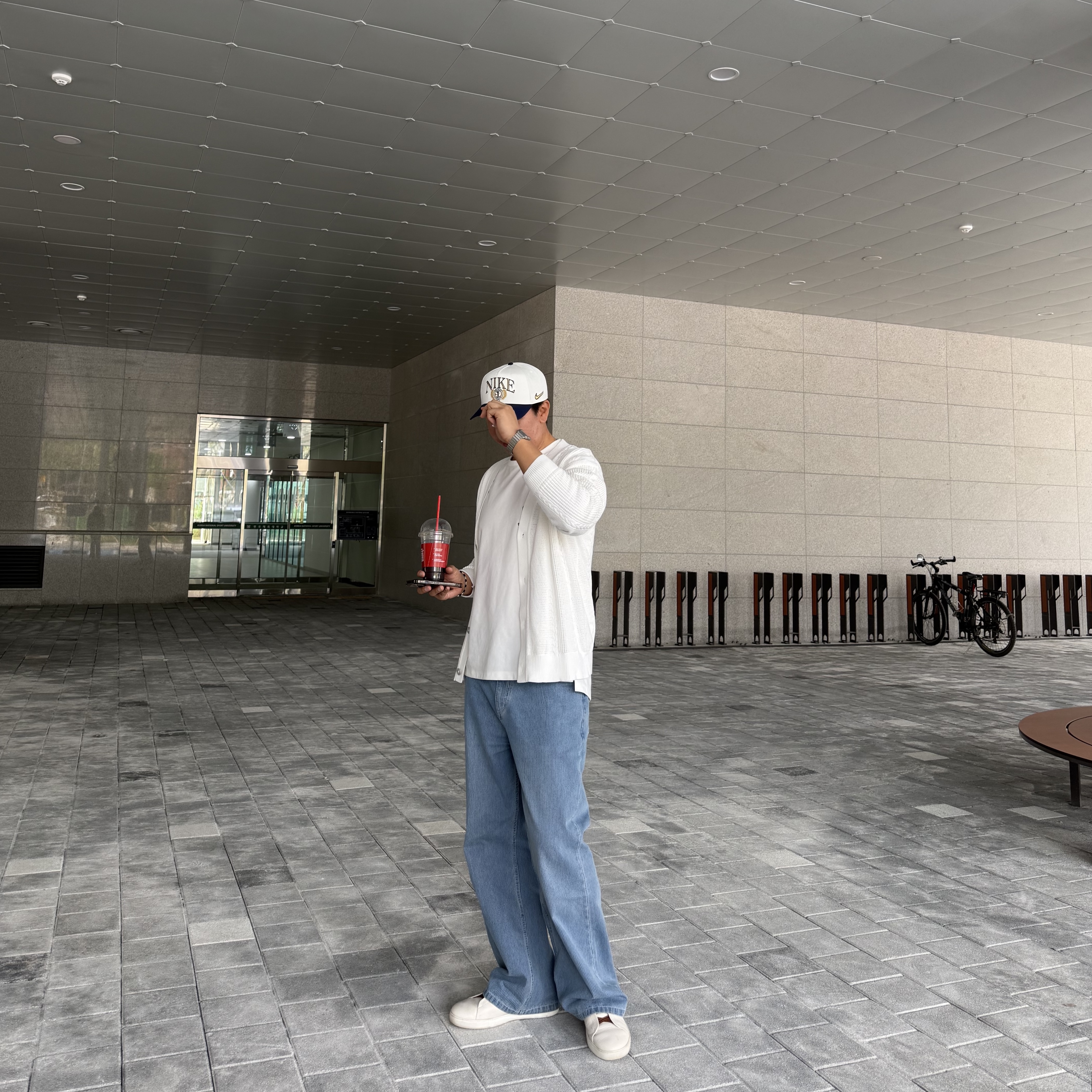 Nike Rise Structured A Frame Cap Sail Midnight Navy, Zegna Deerskin Triple Stitch Sneakers Off White 착용 스타일 - 1