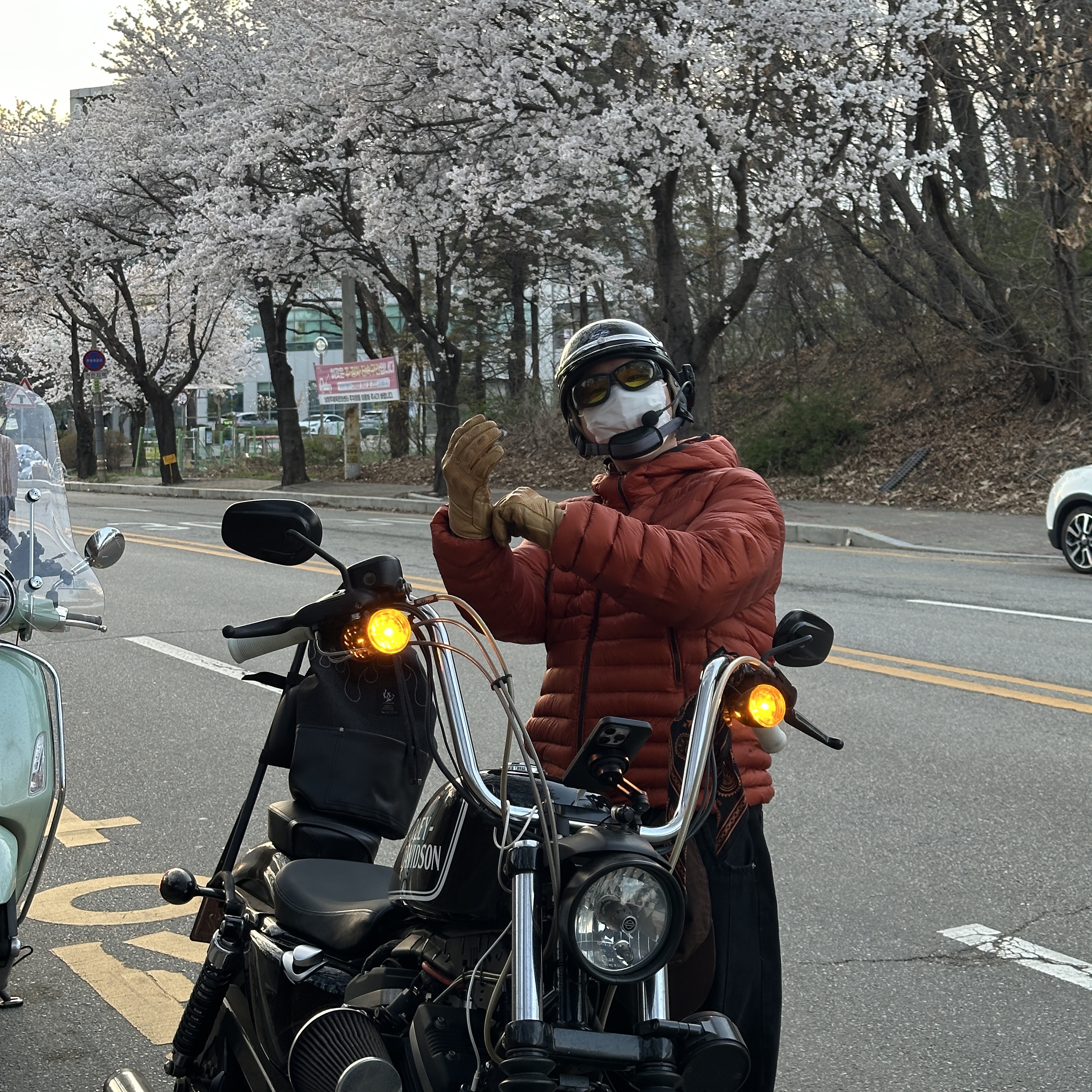 Musinsa Standard City Leisure Sheer Ripstop Hooded Light Down Jacket Orange 착용 스타일
