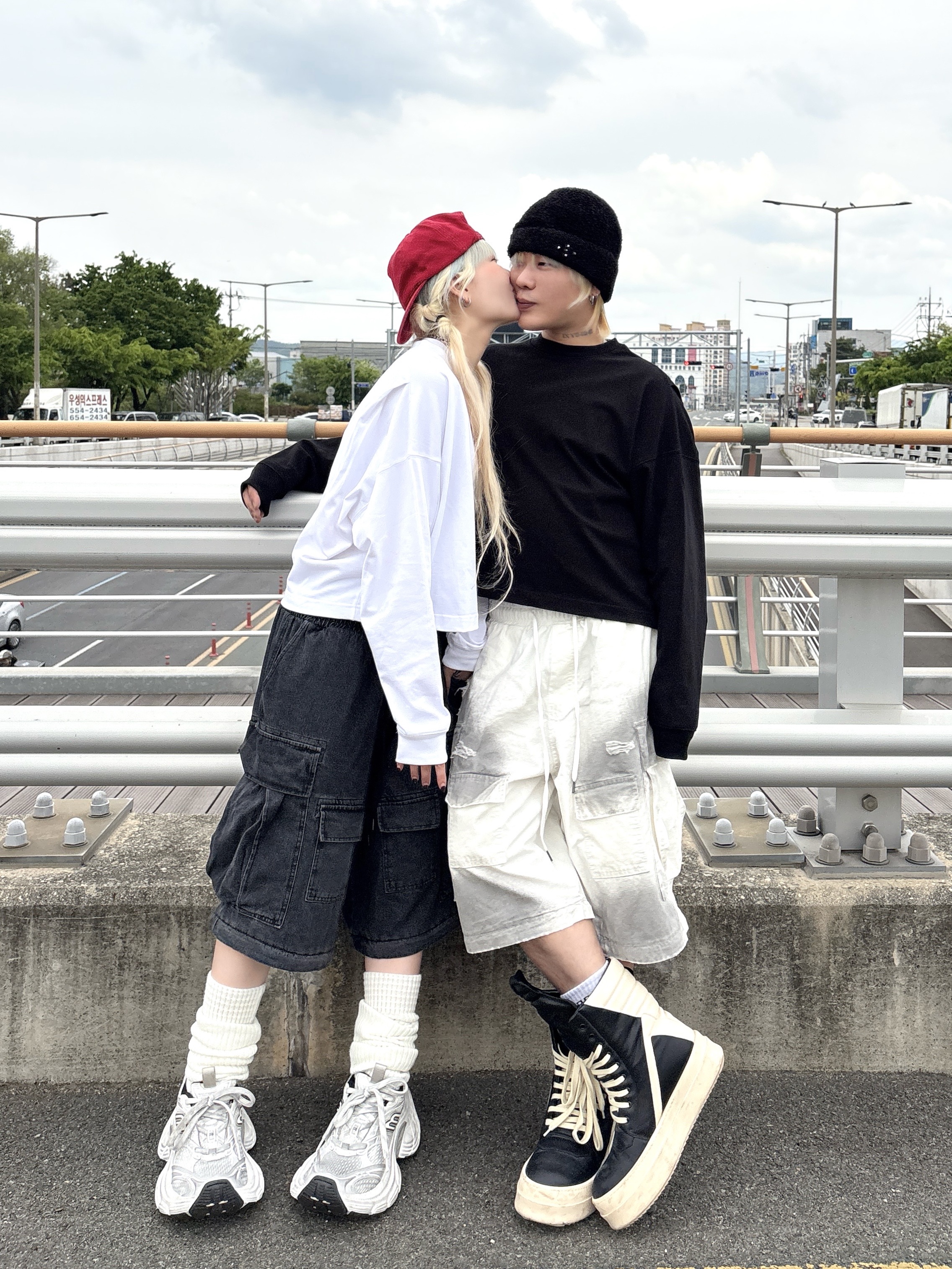 Rick Owens Mega Bumper Geobasket Black Milk, Balenciaga 10XL Sneakers White Grey Silver Black 착용 스타일 - 3