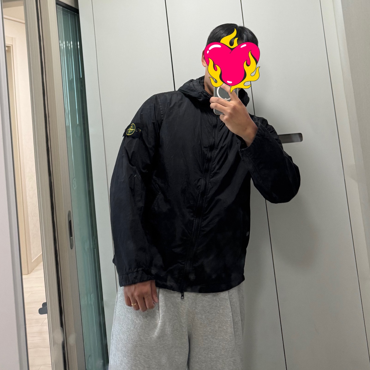 Stone Island 4100001 Crinkle Reps NY Hooded Jacket with Wind Resistance and Anti-Drop Black - 26SS 착용 스타일