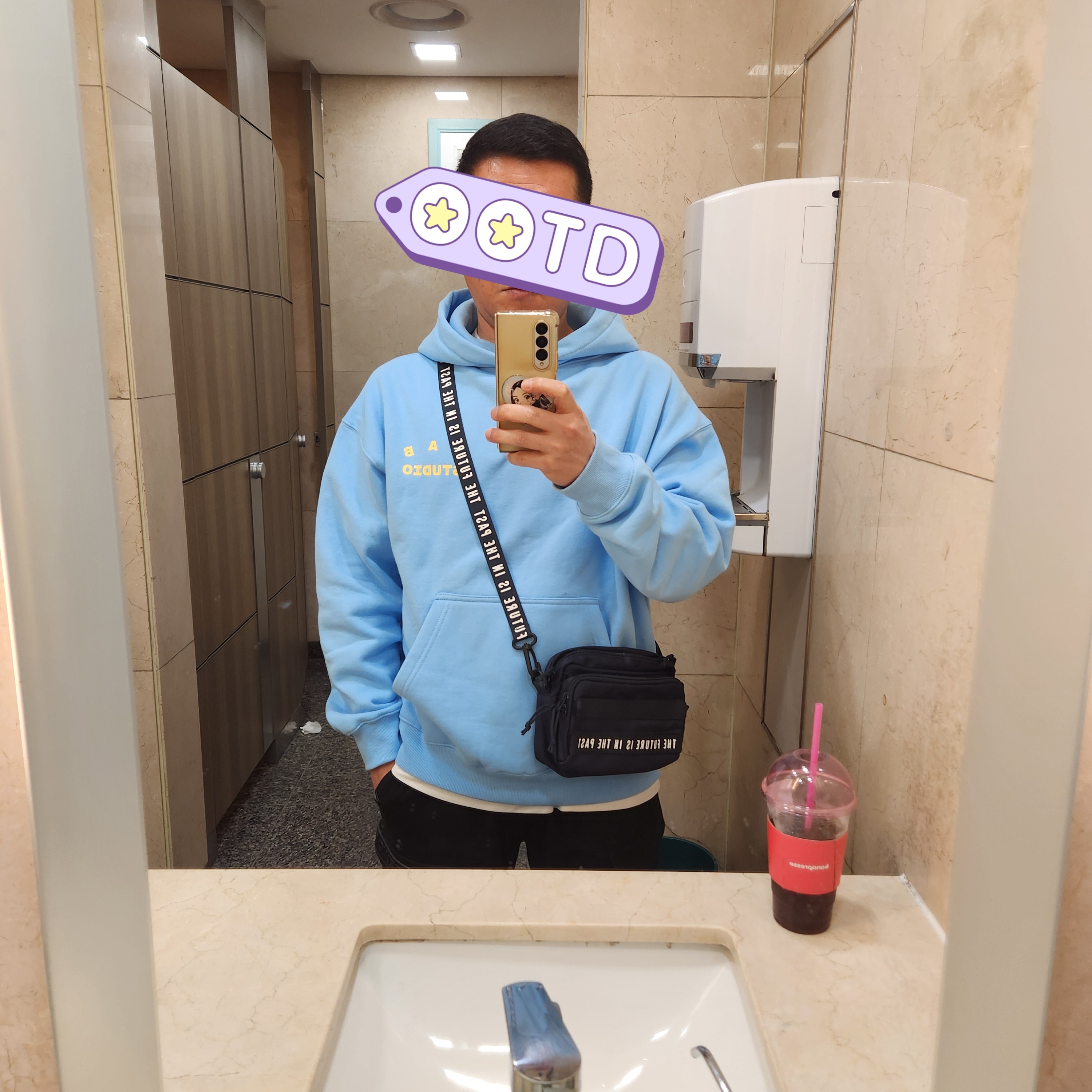 IAB Studio Hoodie Sky Blue Lemon, Human Made Military Pouch Small Navy 착용 스타일