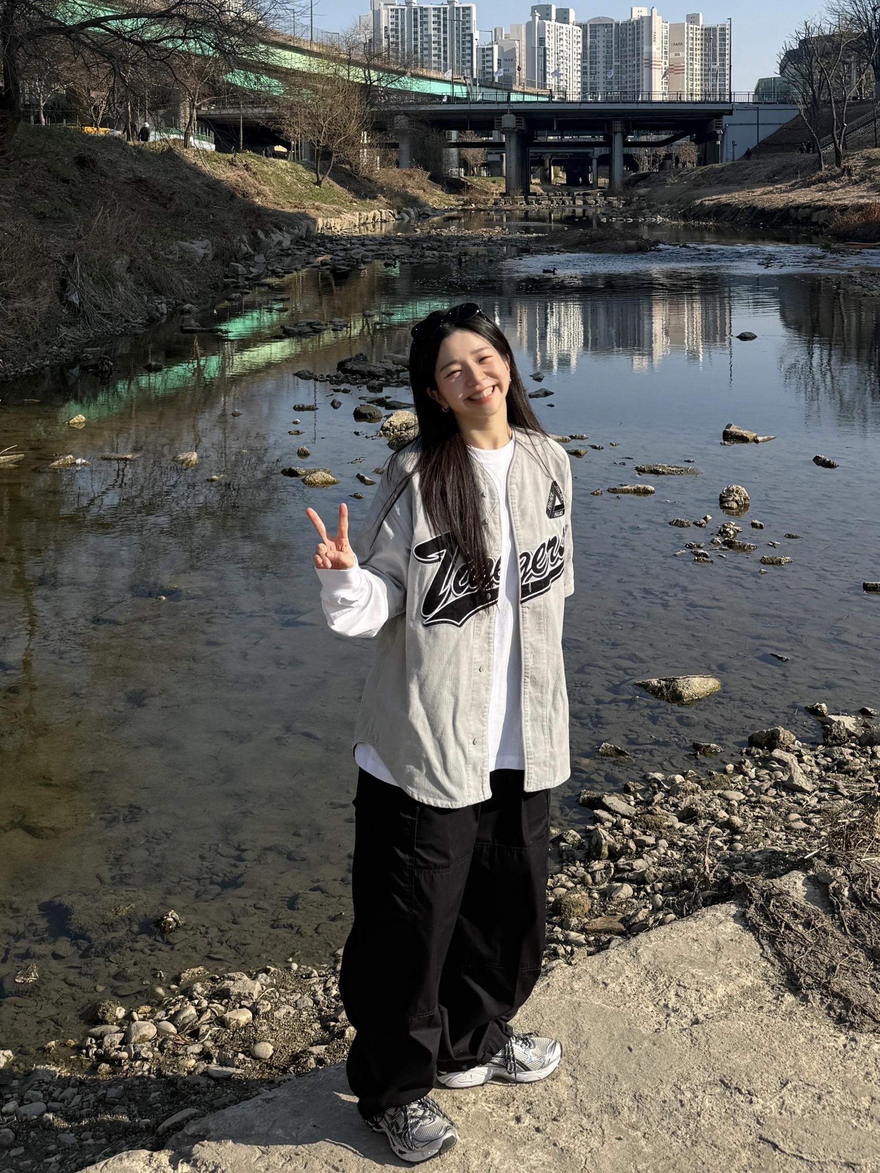 Gentle Monster x Maison Margiela MM005 Black Black, Palace Hanshin Tigers Jersey Stone - 25SS 착용 스타일 - 2