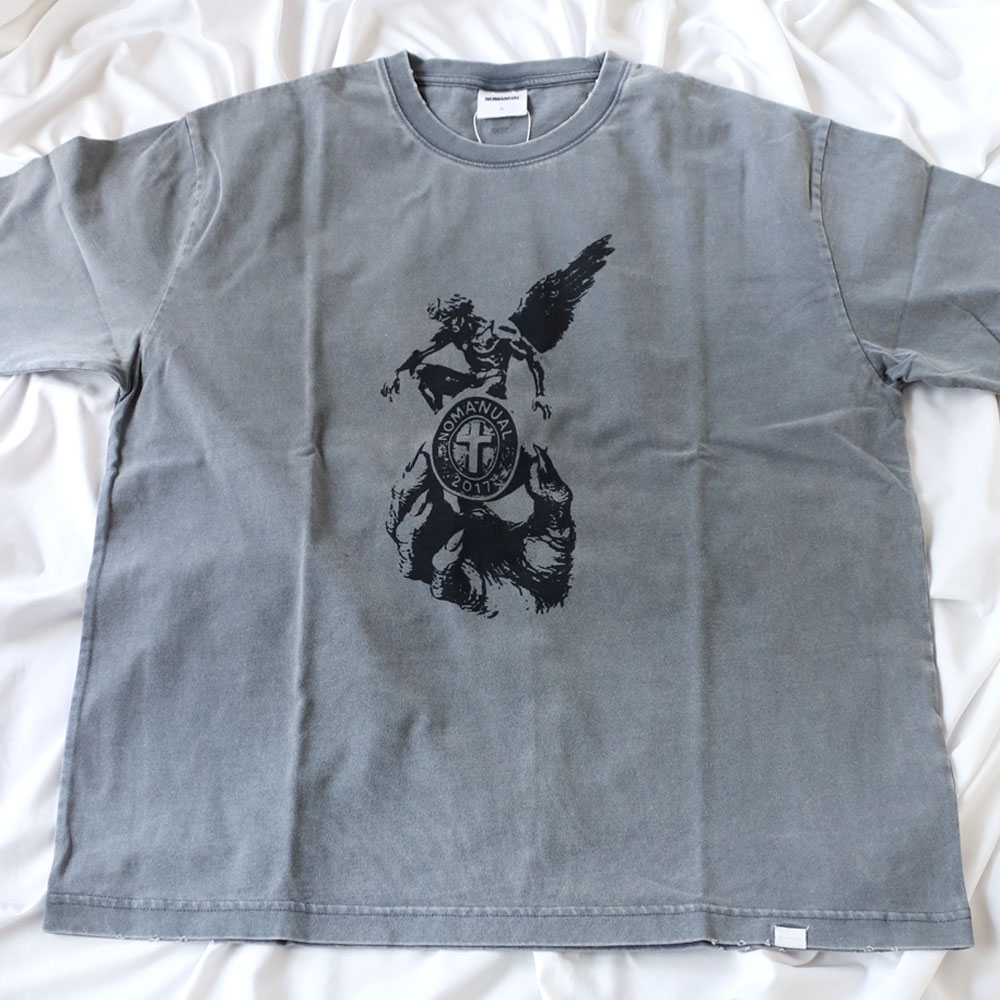[KREAM 단독] NOMANUAL Devil Ring Damaged T-shirt Washed Charcoal 착용 스타일