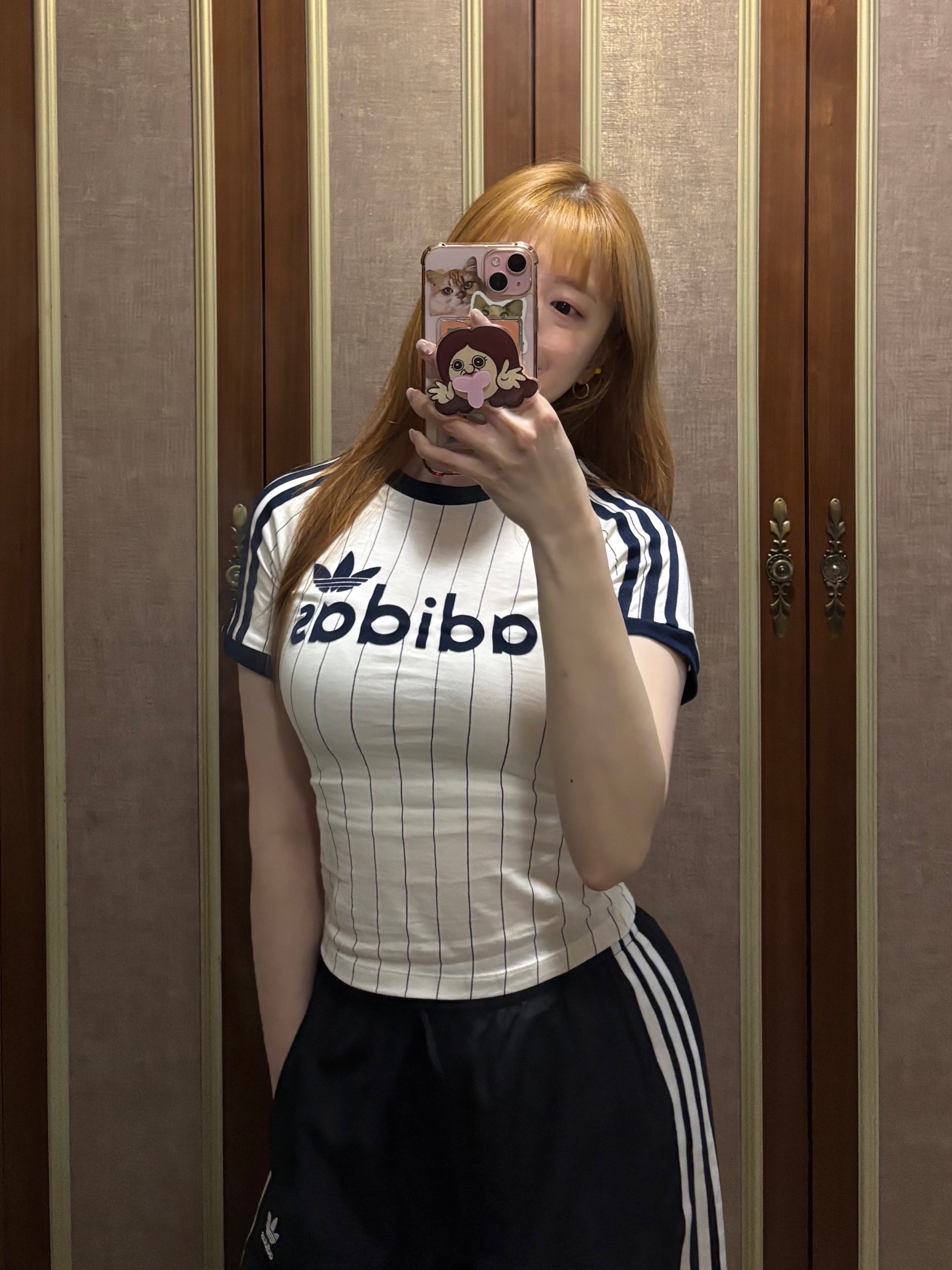 (W) Adidas Linear Cali Graphic T-Shirt Off White Night Indigo - KR Sizing, (W) Adidas Adilenium Season 3 Oversized Track Pants Black - KR Sizing 착용 스타일 - 5