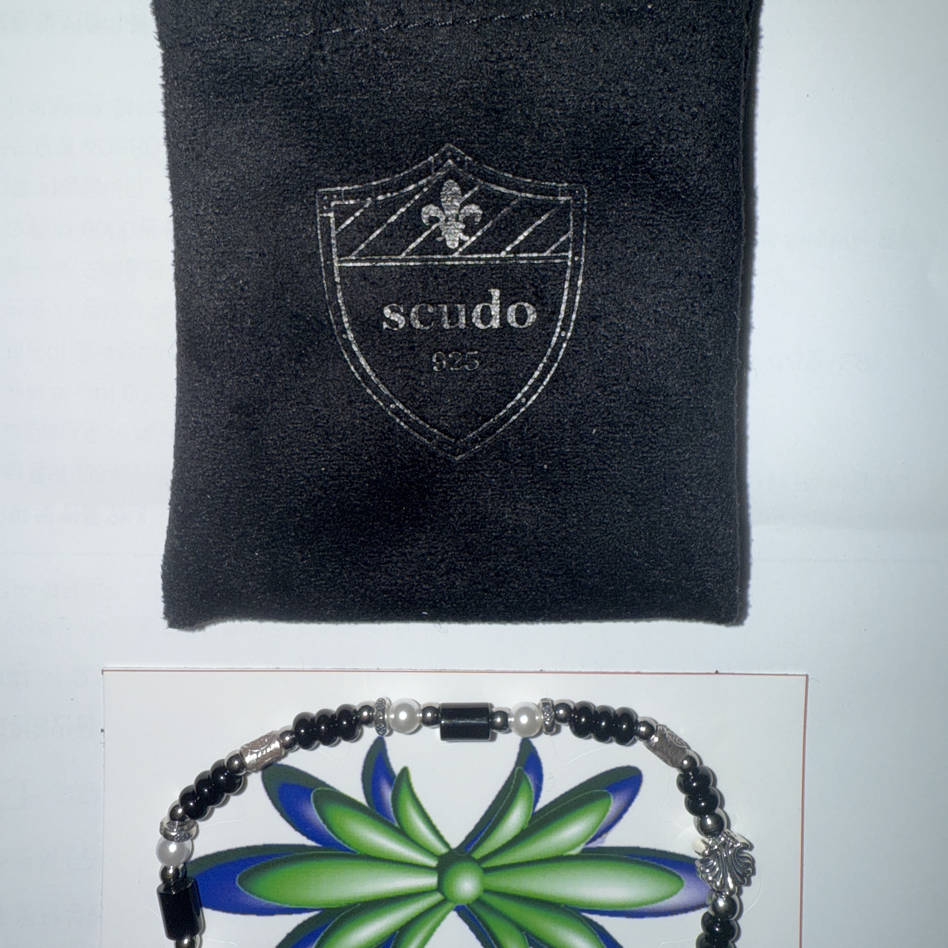 [KREAM 단독] Scudo Shell Black Pearl Beads Bracelet 착용 스타일