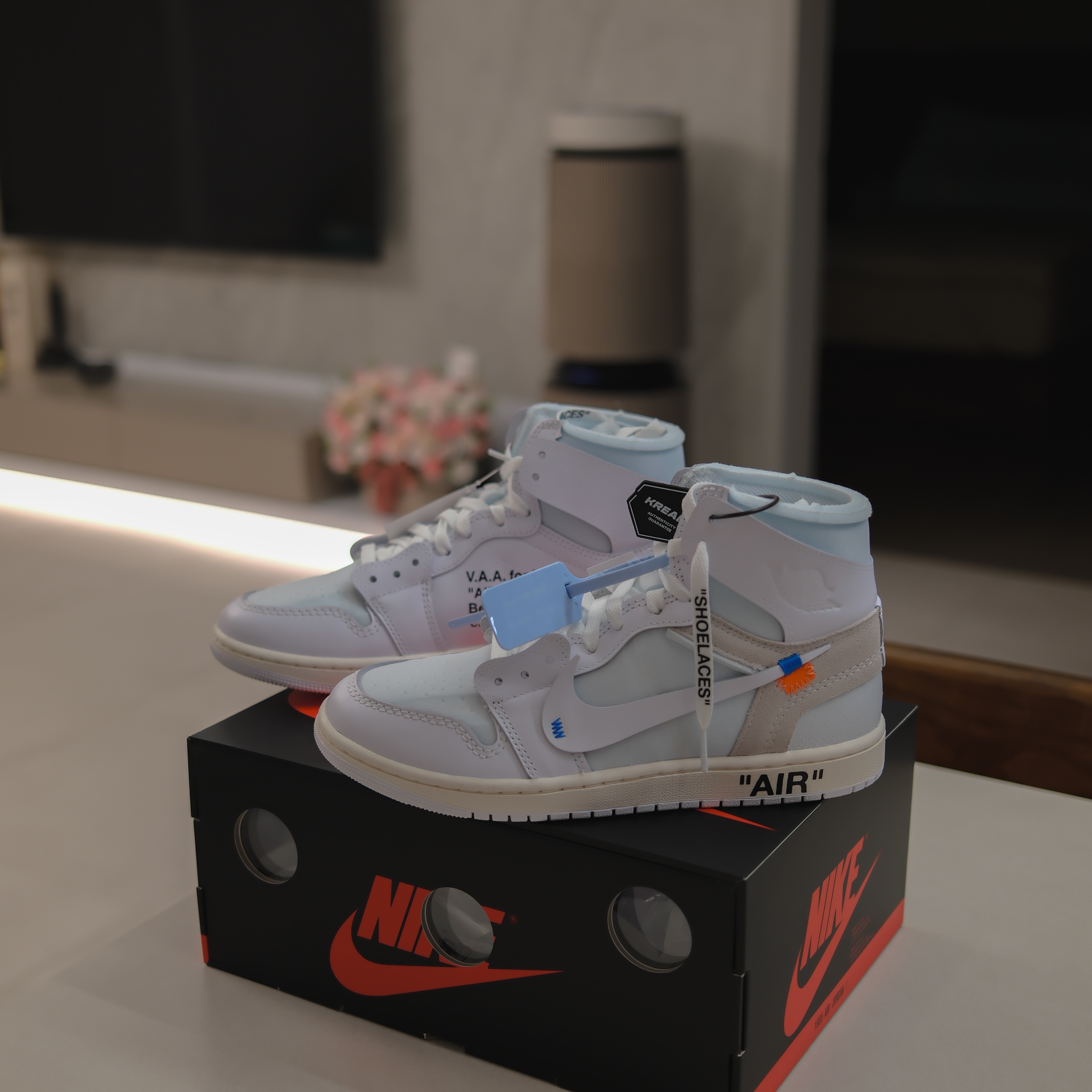 Jordan 1 x Virgil Abloh Archive Retro High Alaska White, Jordan 1 x Off-White Retro High Chicago The Ten 착용 스타일 - 1