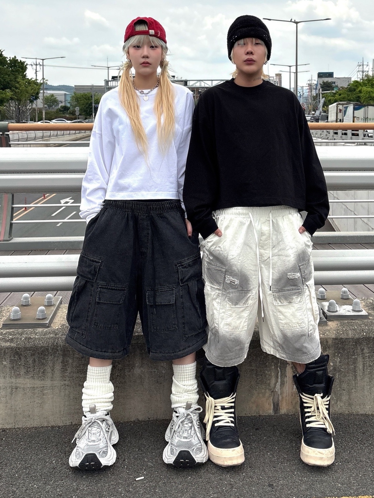 Rick Owens Mega Bumper Geobasket Black Milk, Balenciaga 10XL Sneakers White Grey Silver Black 착용 스타일 - 1