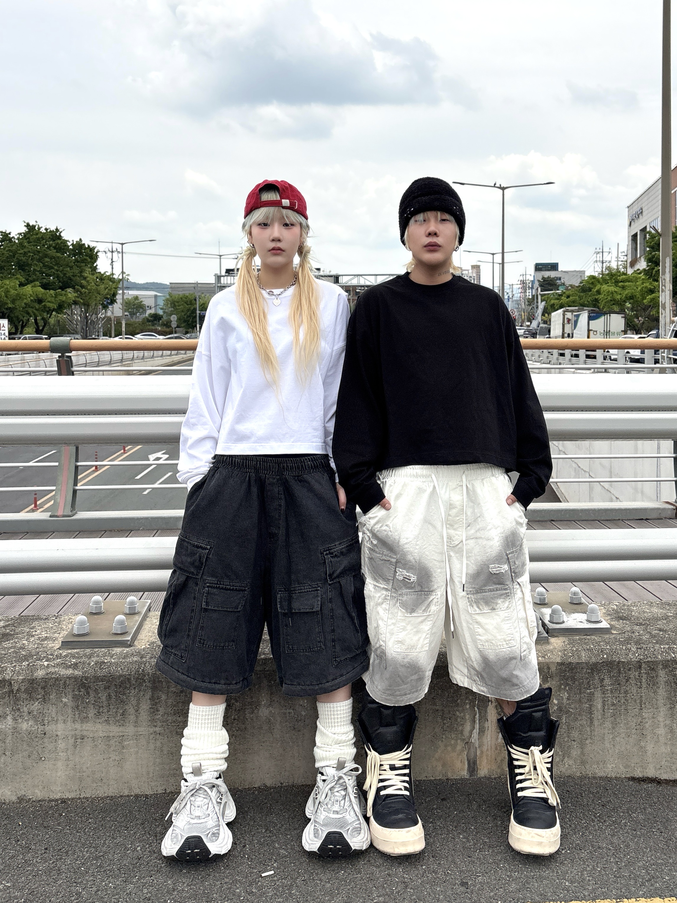 Balenciaga 10XL Sneakers White Black Grey, Rick Owens Mega Bumper Geobasket Black Milk 착용 스타일 - 1