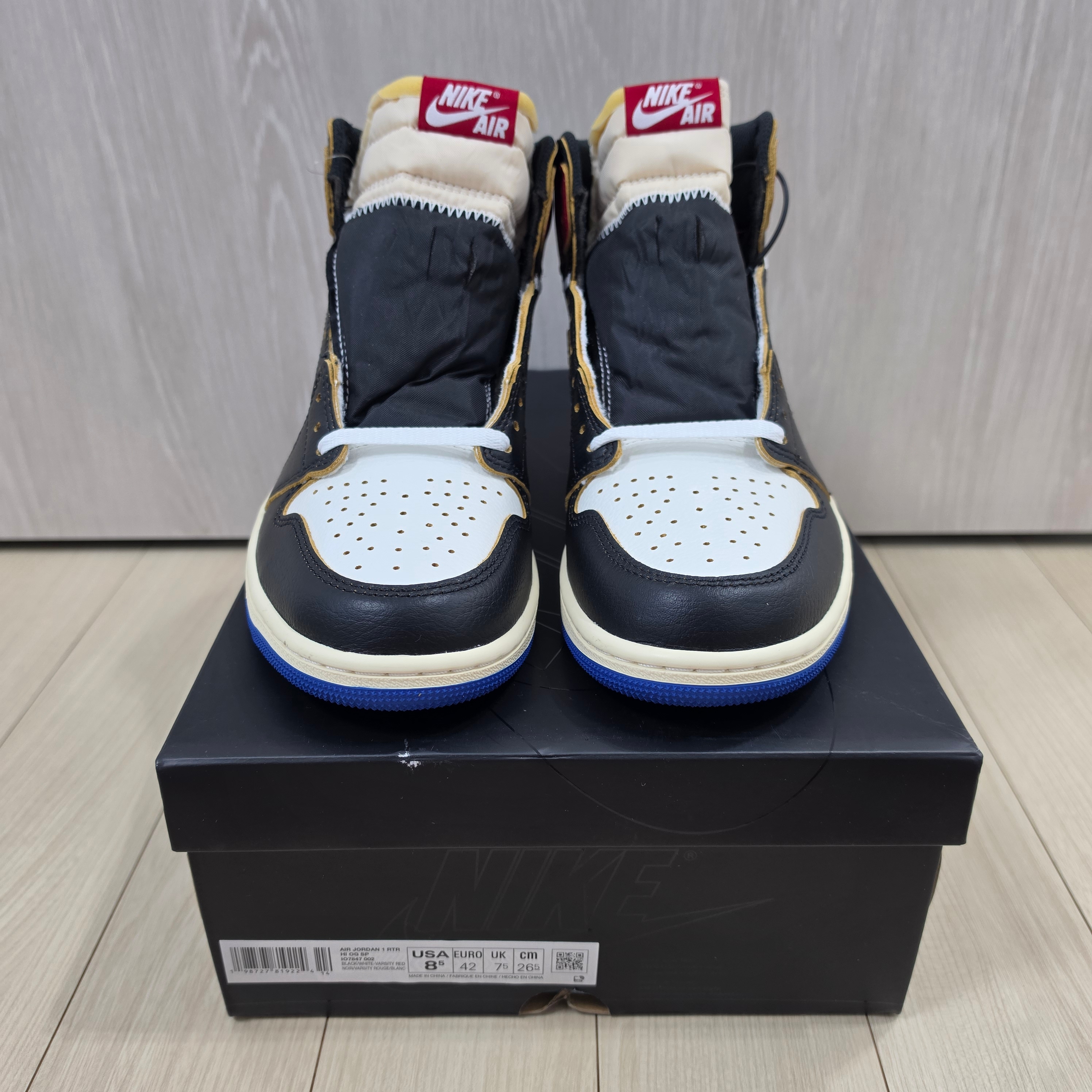 Jordan 1 x Fragment x Union LA Black and Varsity Red 착용 스타일 - 2