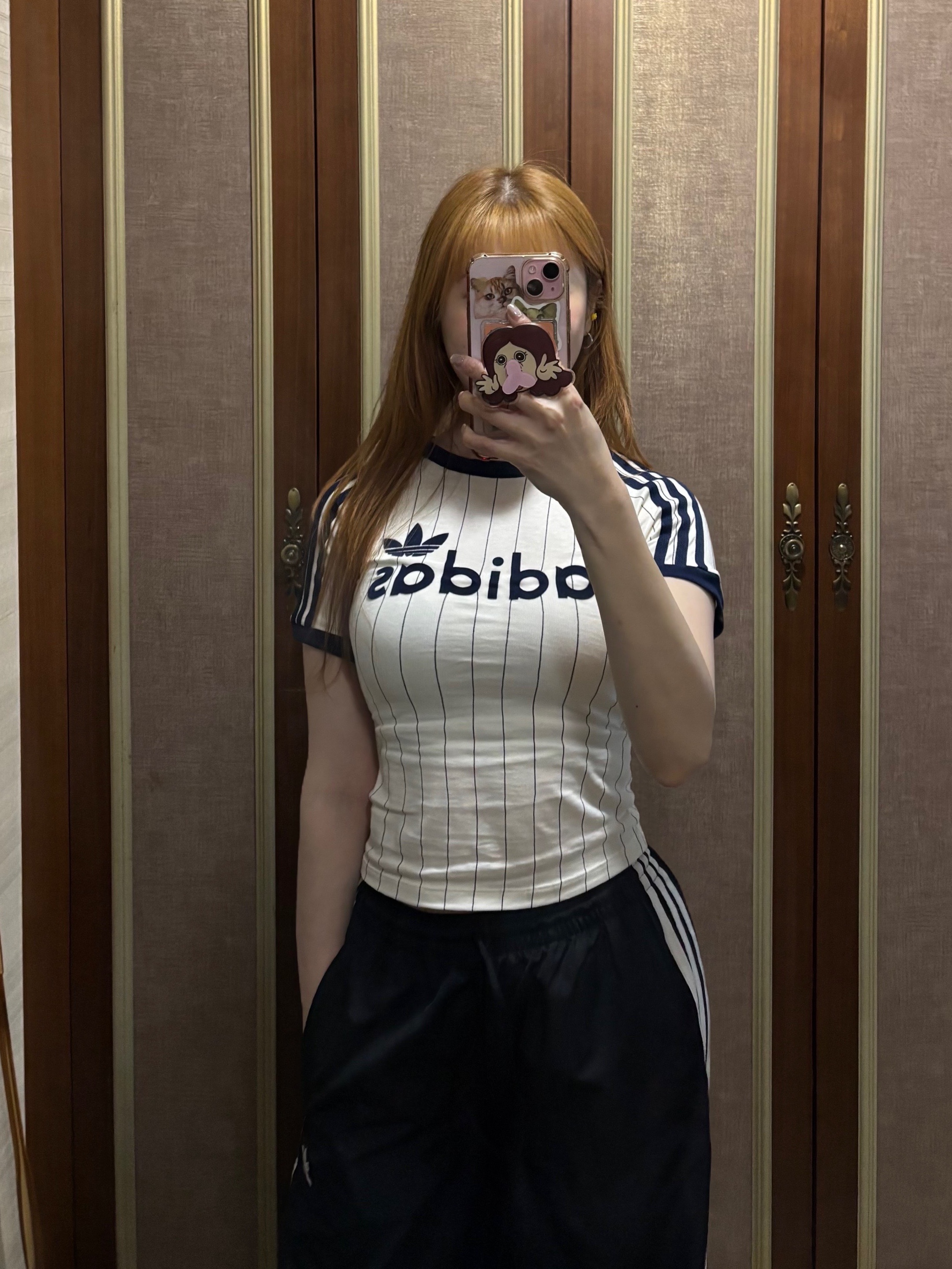 (W) Adidas Linear Cali Graphic T-Shirt Off White Night Indigo - KR Sizing, (W) Adidas Adilenium Season 3 Oversized Track Pants Black - KR Sizing 착용 스타일 - 7