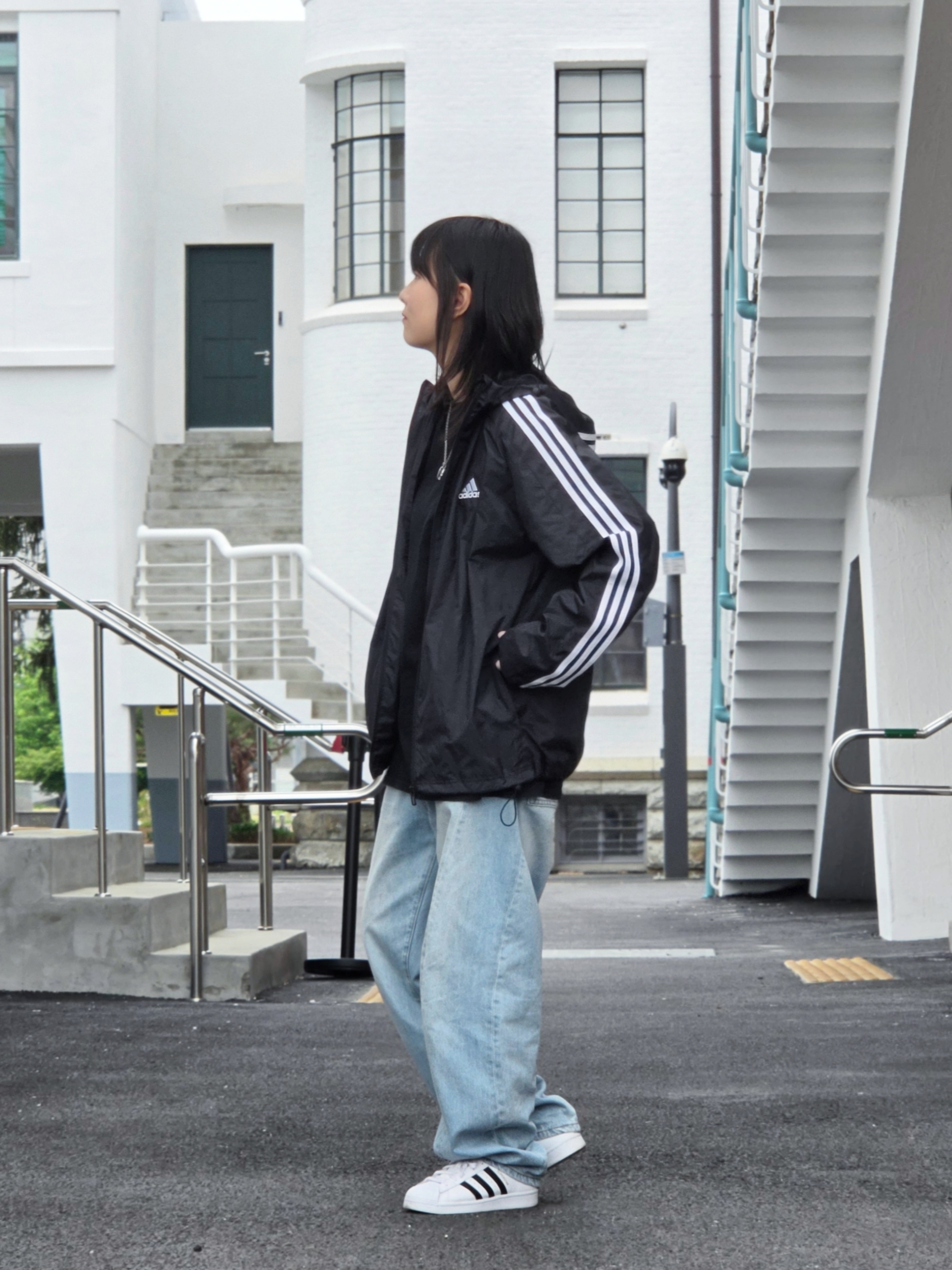 Adidas Essential 3S Woven Windbreaker Jacket Black - KR Sizing, Stussy 8 Ball Pigment Dyed T-Shirt Black 착용 스타일 - 2