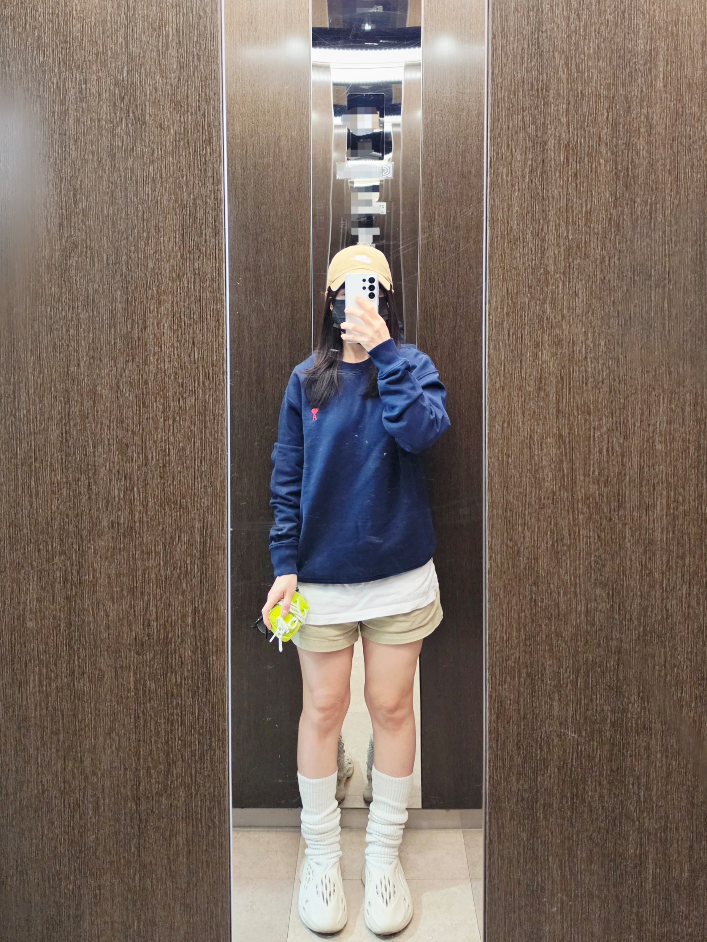 AMI de Coeur Cotton Sweatshirt Navy, Nike Heritage 86 Futura Washed Cap Khaki 착용 스타일