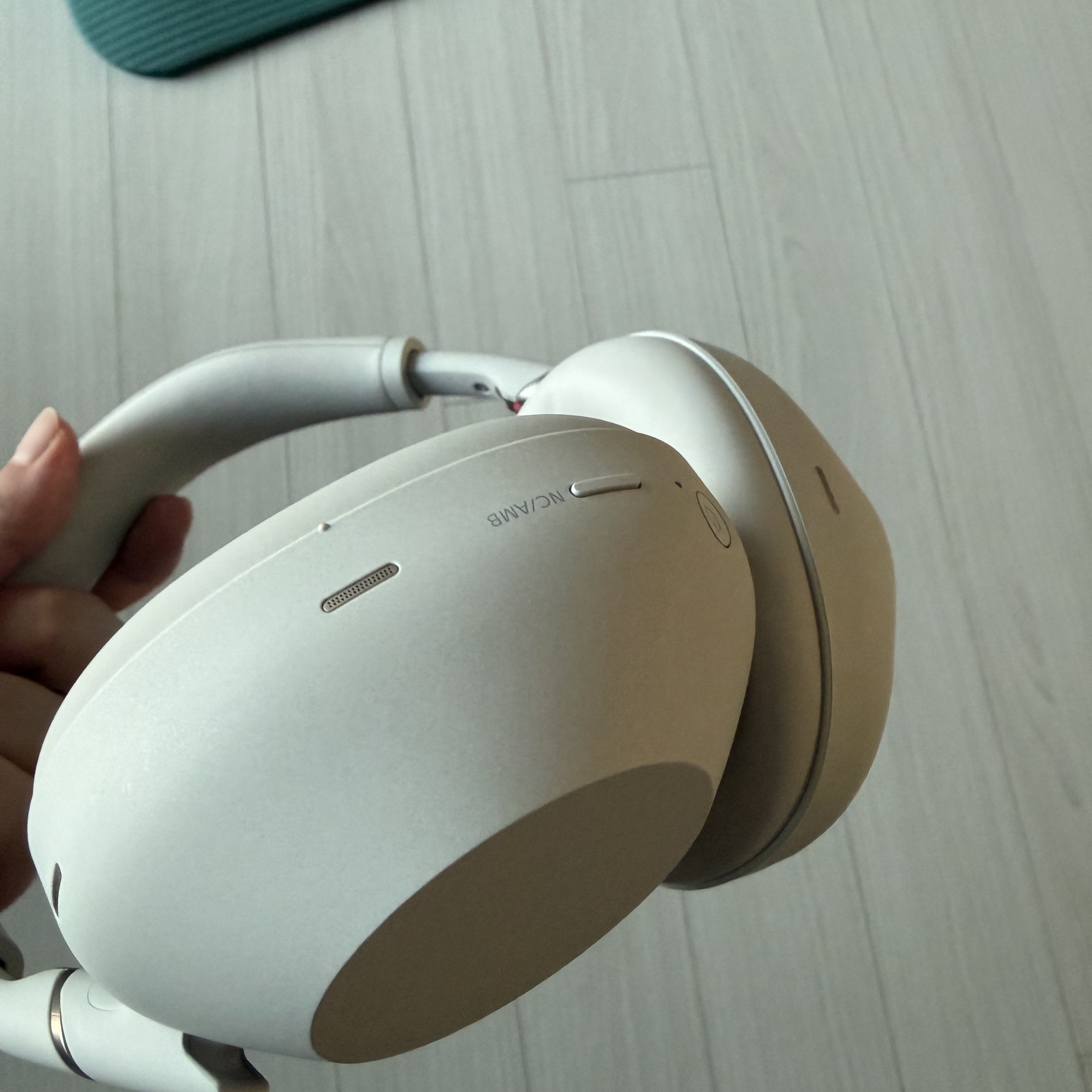 [사은품 증정] Sony WH-1000XM6 Silver (Sony Korea Ver.) 착용 스타일