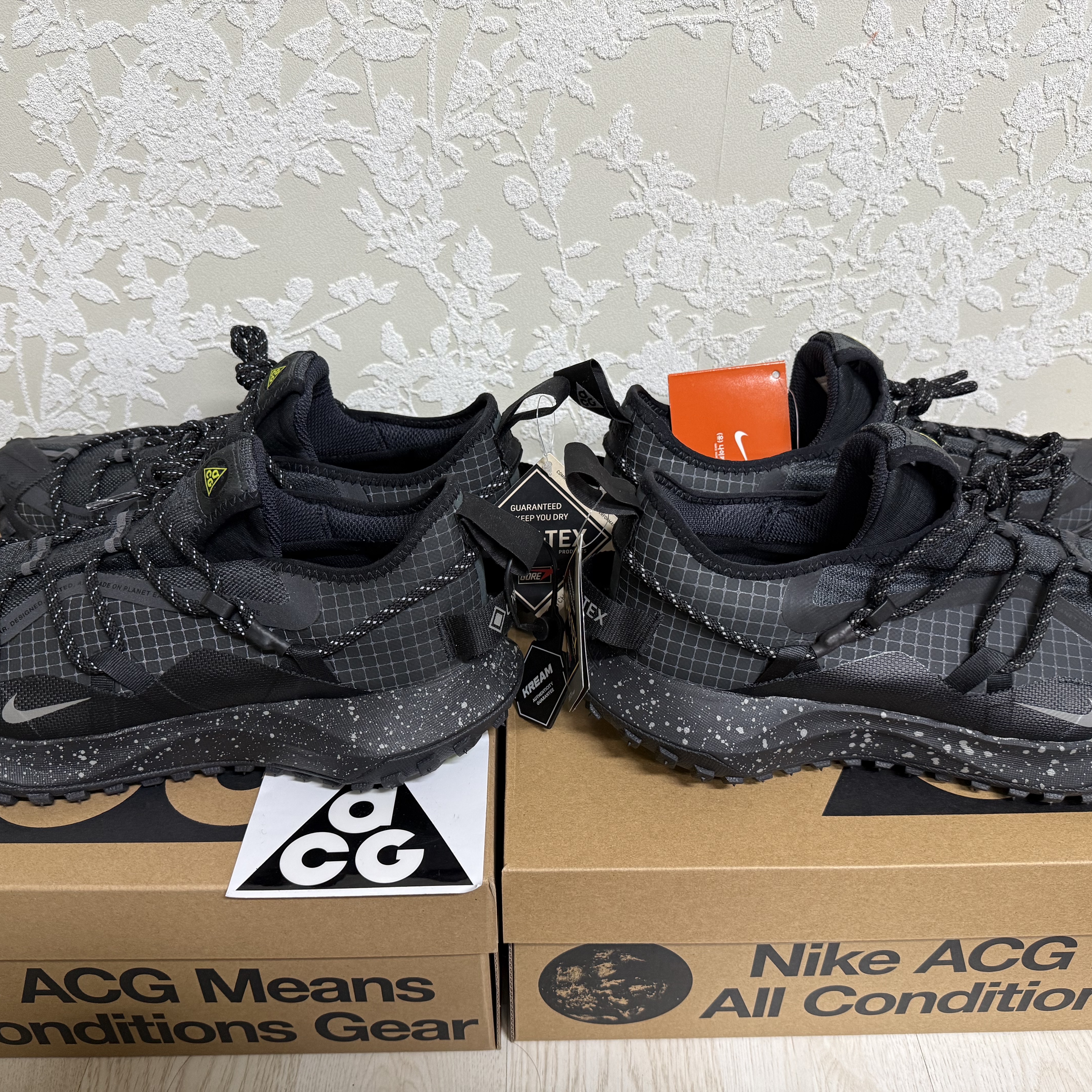 Nike ACG Mountain Fly Low Gore-Tex SE Dark Smoke Grey 착용 스타일 - 1