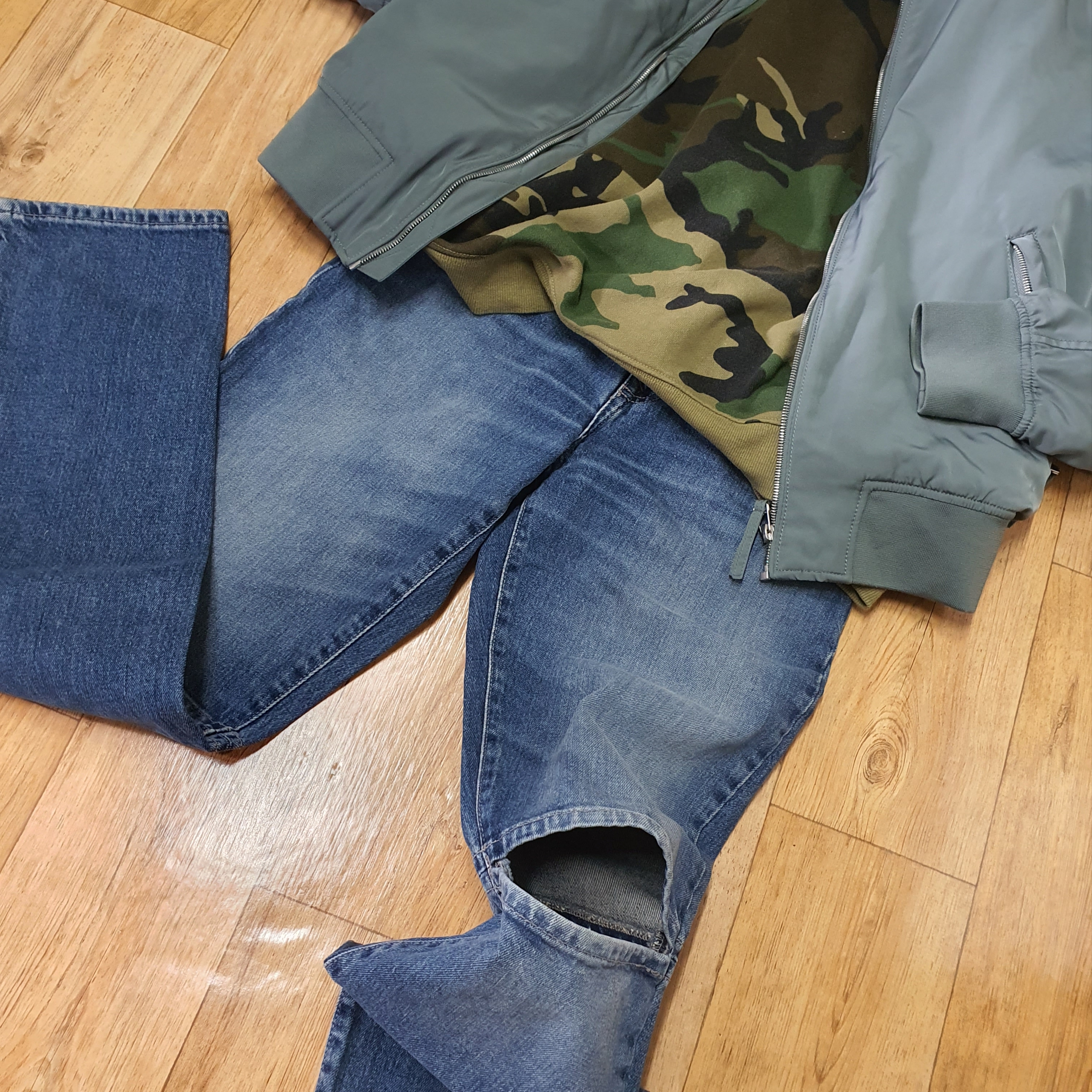Zara Slit Jeans Blue, Stussy x Our Legacy Work Shop Surfman Pigment Dyed T-Shirt Camo 착용 스타일