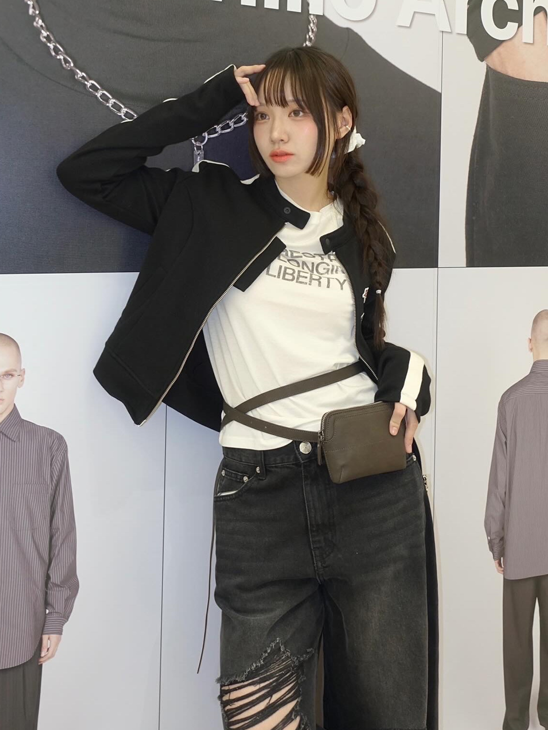 MILLO WOMEN Curved Damage Wide Jeans Stone Black, MILLO WOMEN Cut-off Pleated Skirt Black 착용 스타일 - 4