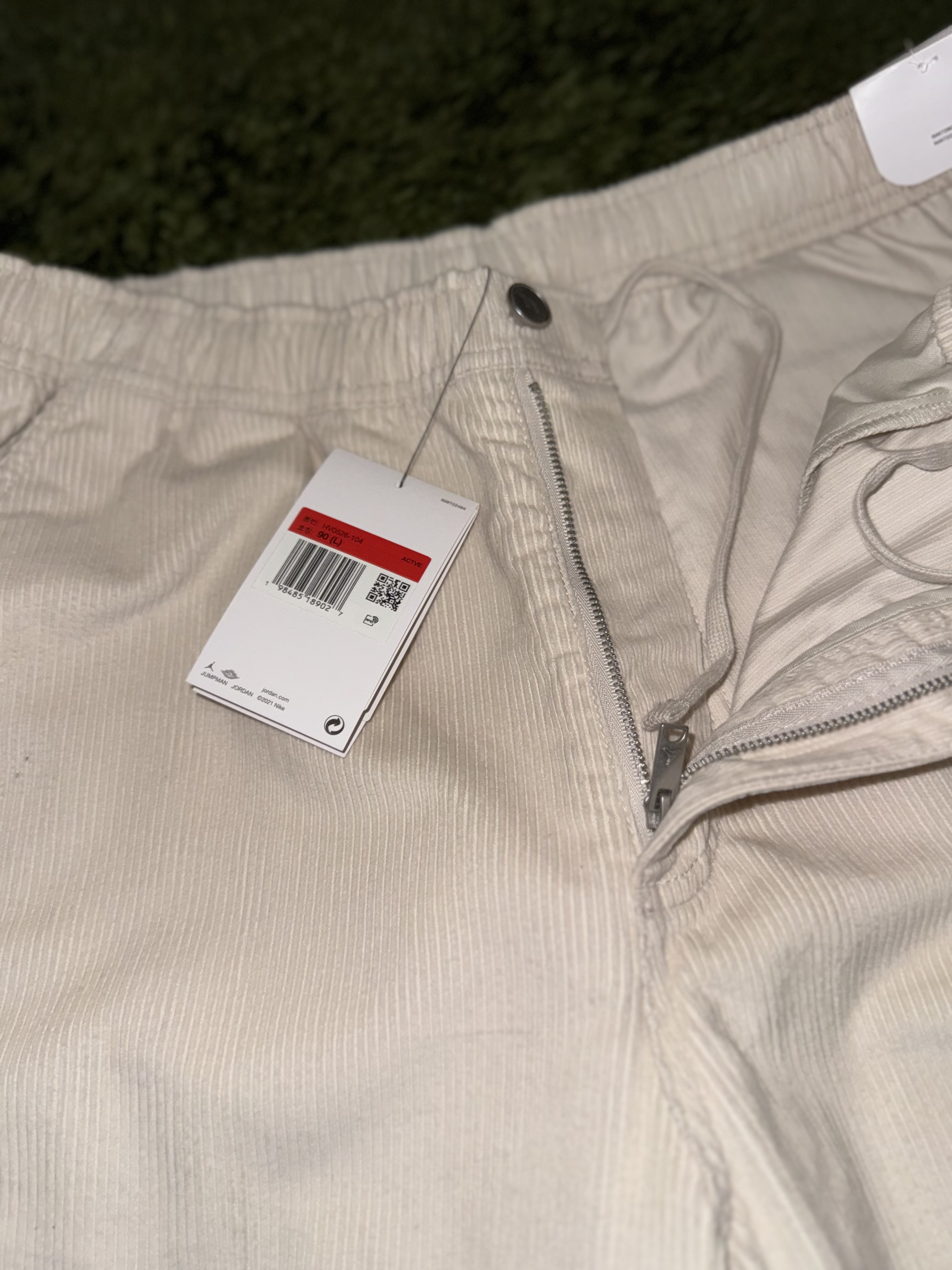 Jordan Flight Chicago Corduroy Pants Light Orewood Brown (HV0526-104) 착용 스타일 - 3