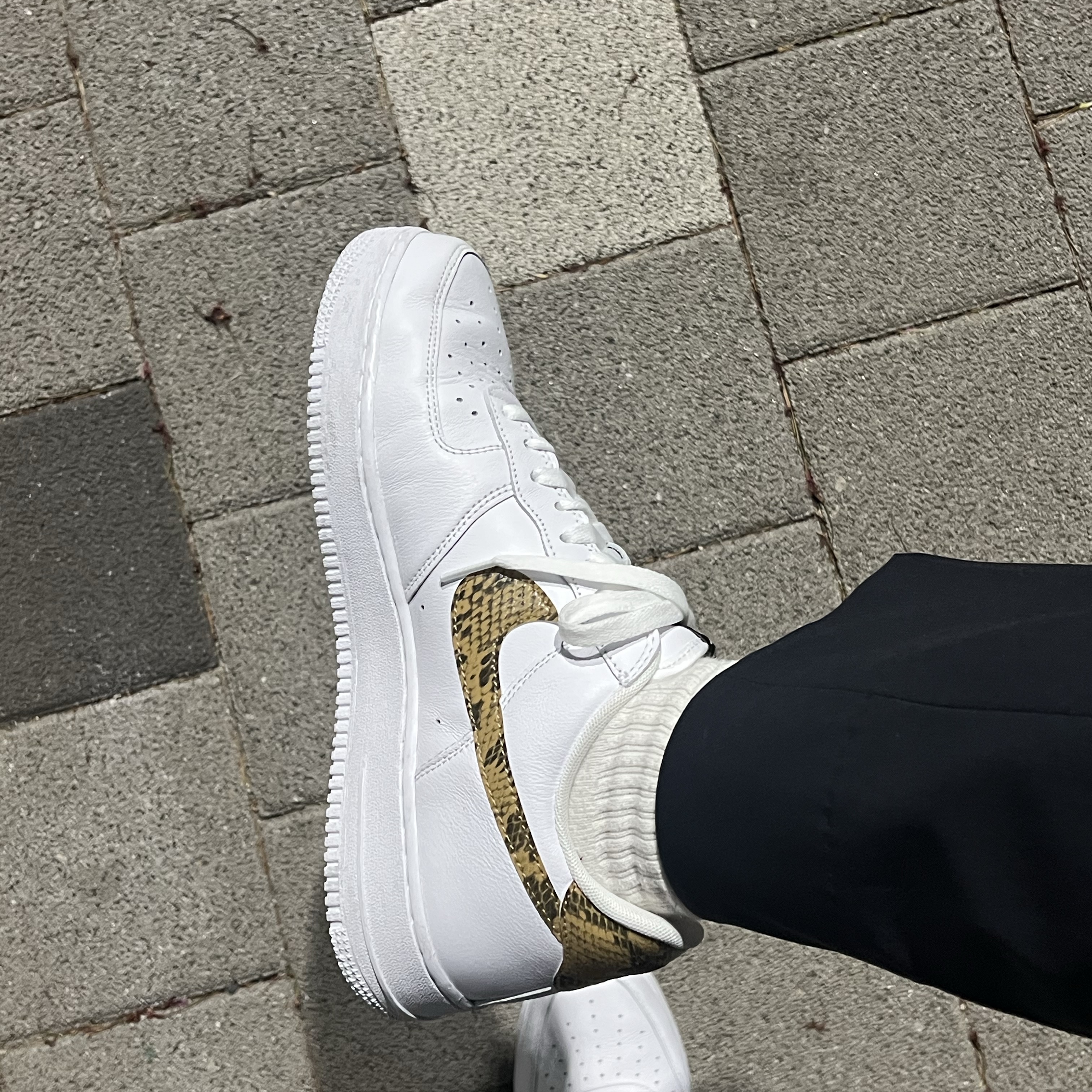 Nike Air Force 1 Low Retro PRM QS Ivory Snake 2024 착용 스타일 - 1