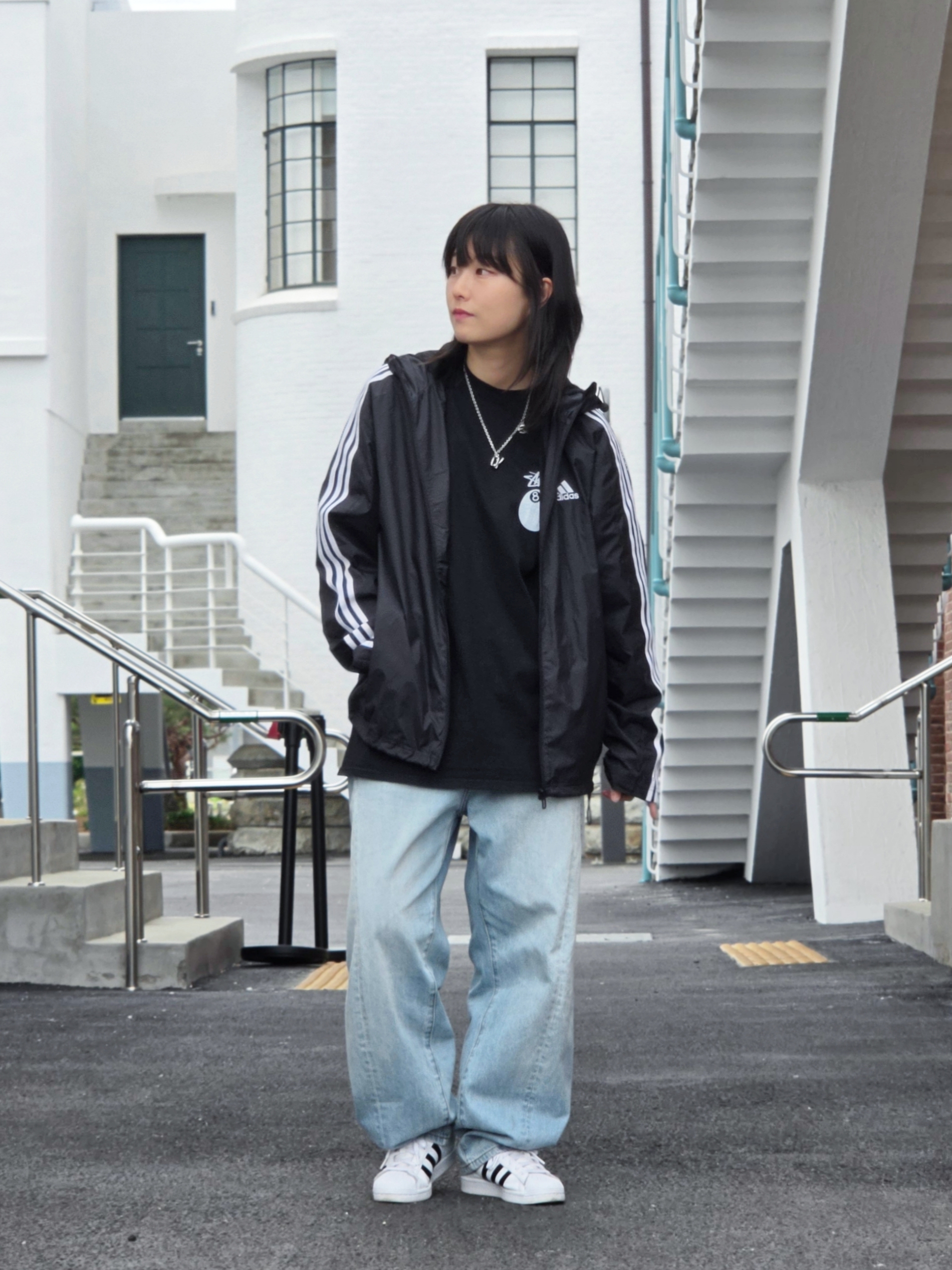 Adidas Essential 3S Woven Windbreaker Jacket Black - KR Sizing, Stussy 8 Ball Pigment Dyed T-Shirt Black 착용 스타일 - 1
