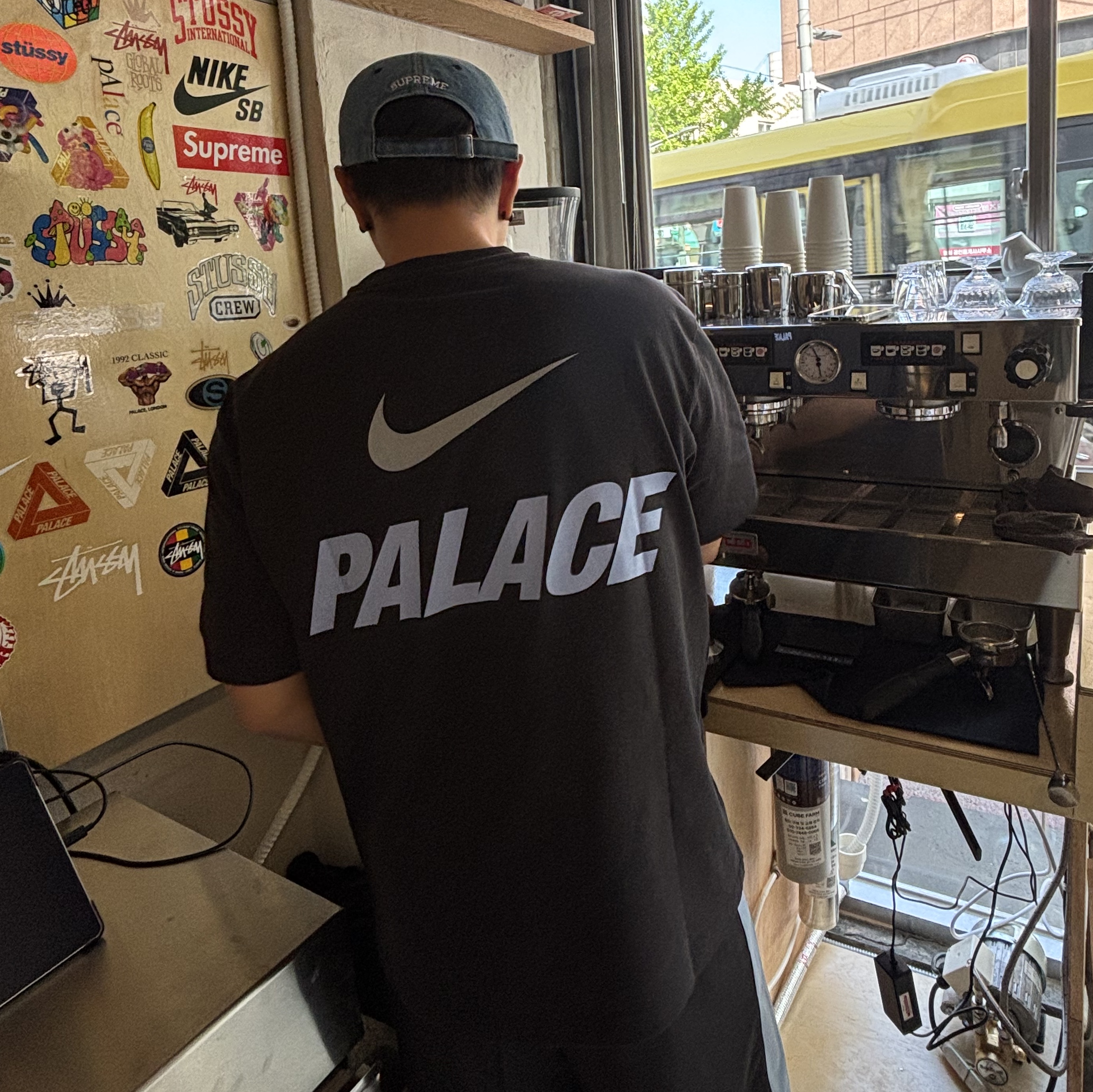 Palace x Nike Font Swoosh T-Shirt Black - 26SS 착용 스타일
